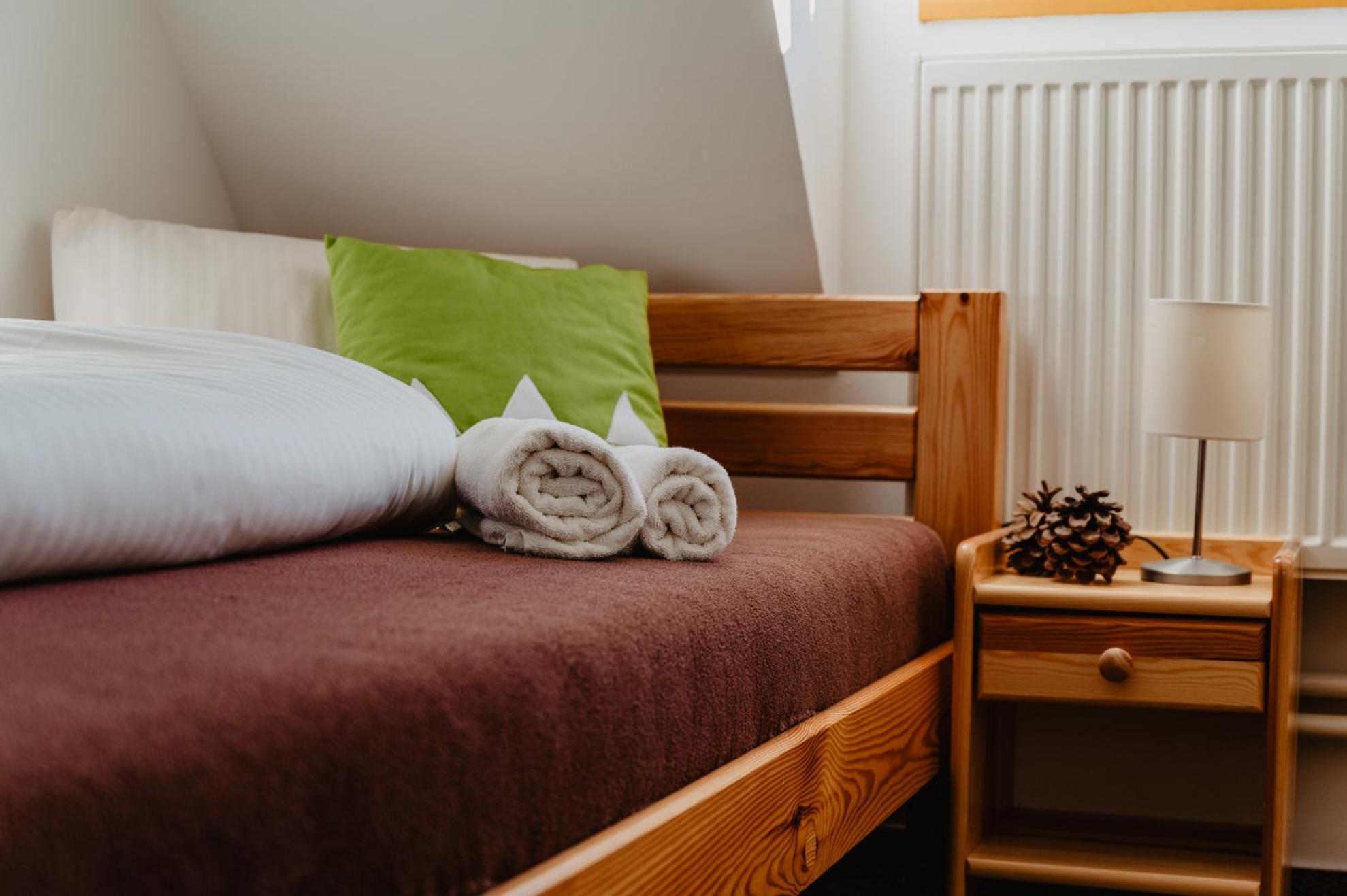Double or Twin Room with Lake View - Photo 3