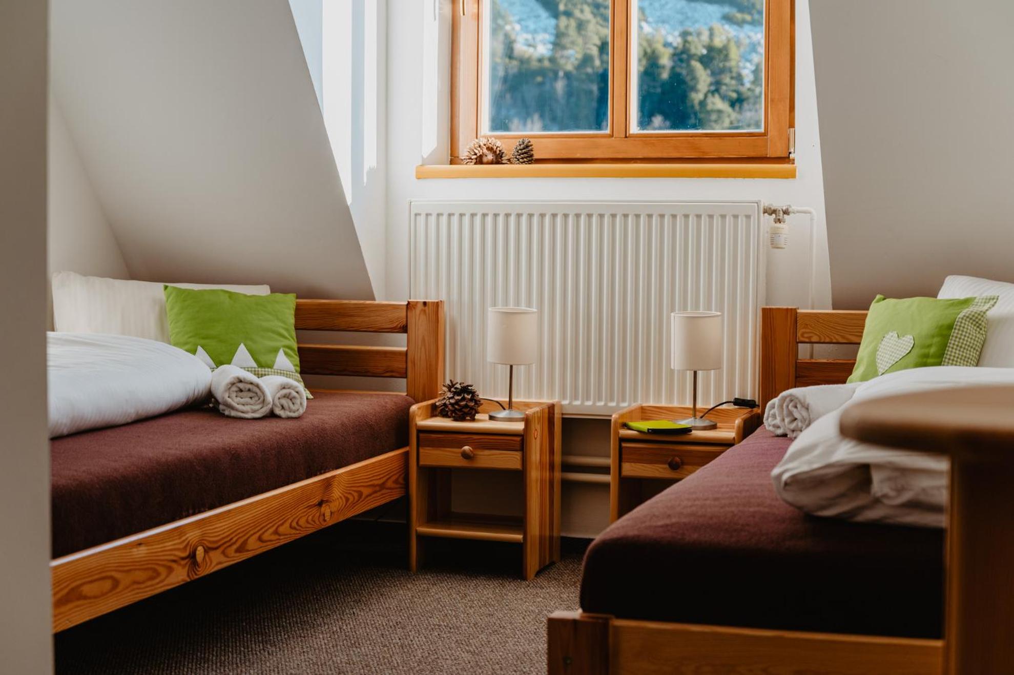 Double or Twin Room with Lake View - Photo 4