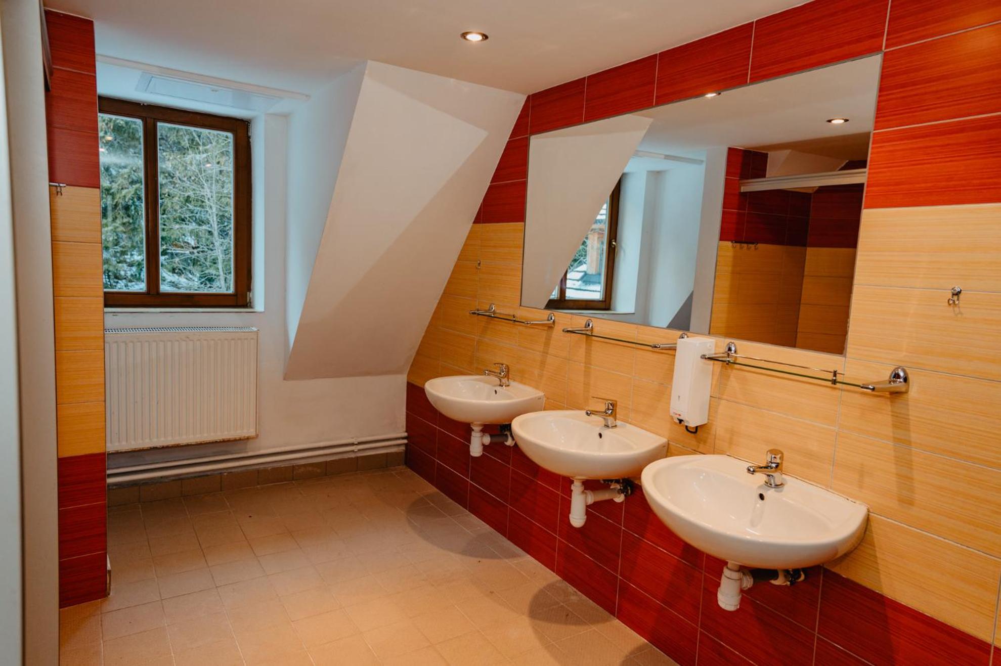 Quadruple Room with Shared Bathroom photo 2