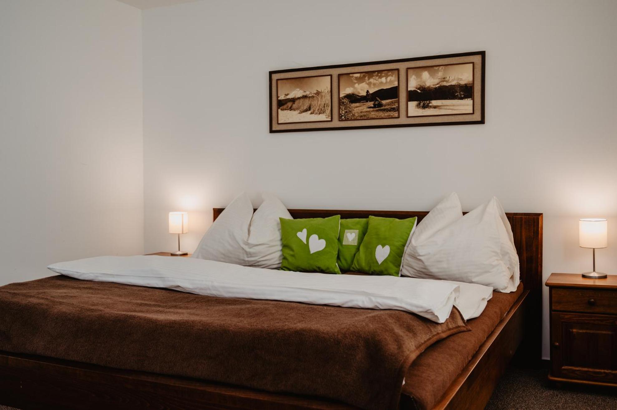 Superior Double or Twin Room with Lake View photo 2
