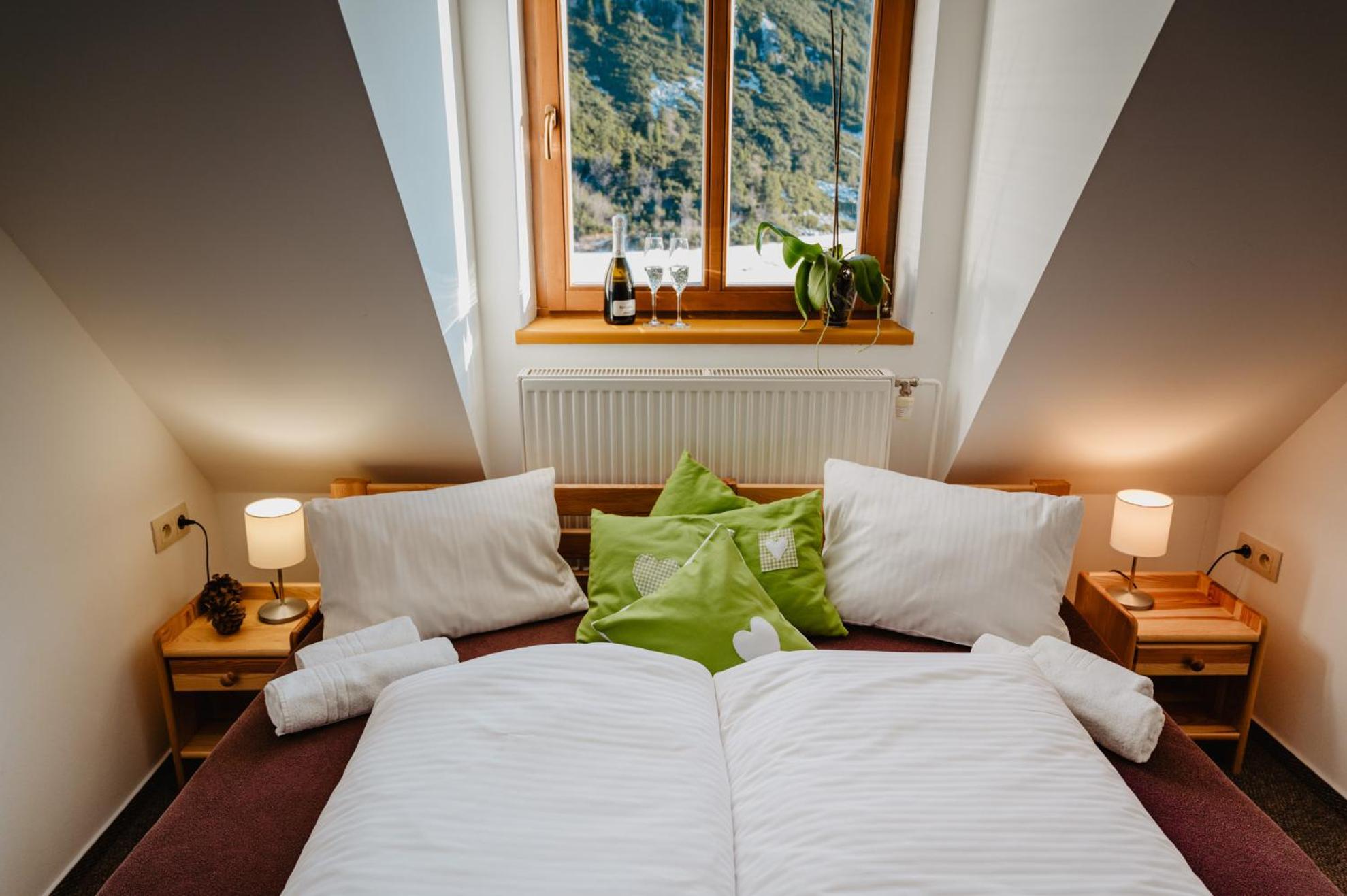 Double or Twin Room with Lake View - Photo 2