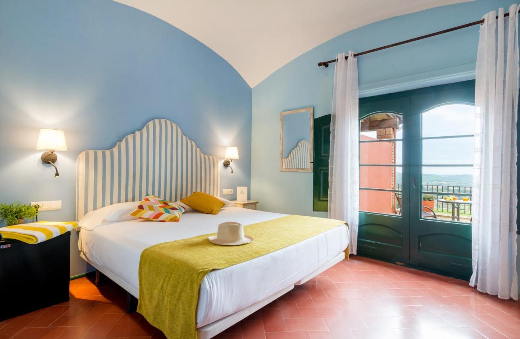 Habitación Doble Clásica con Vista a la Piscina