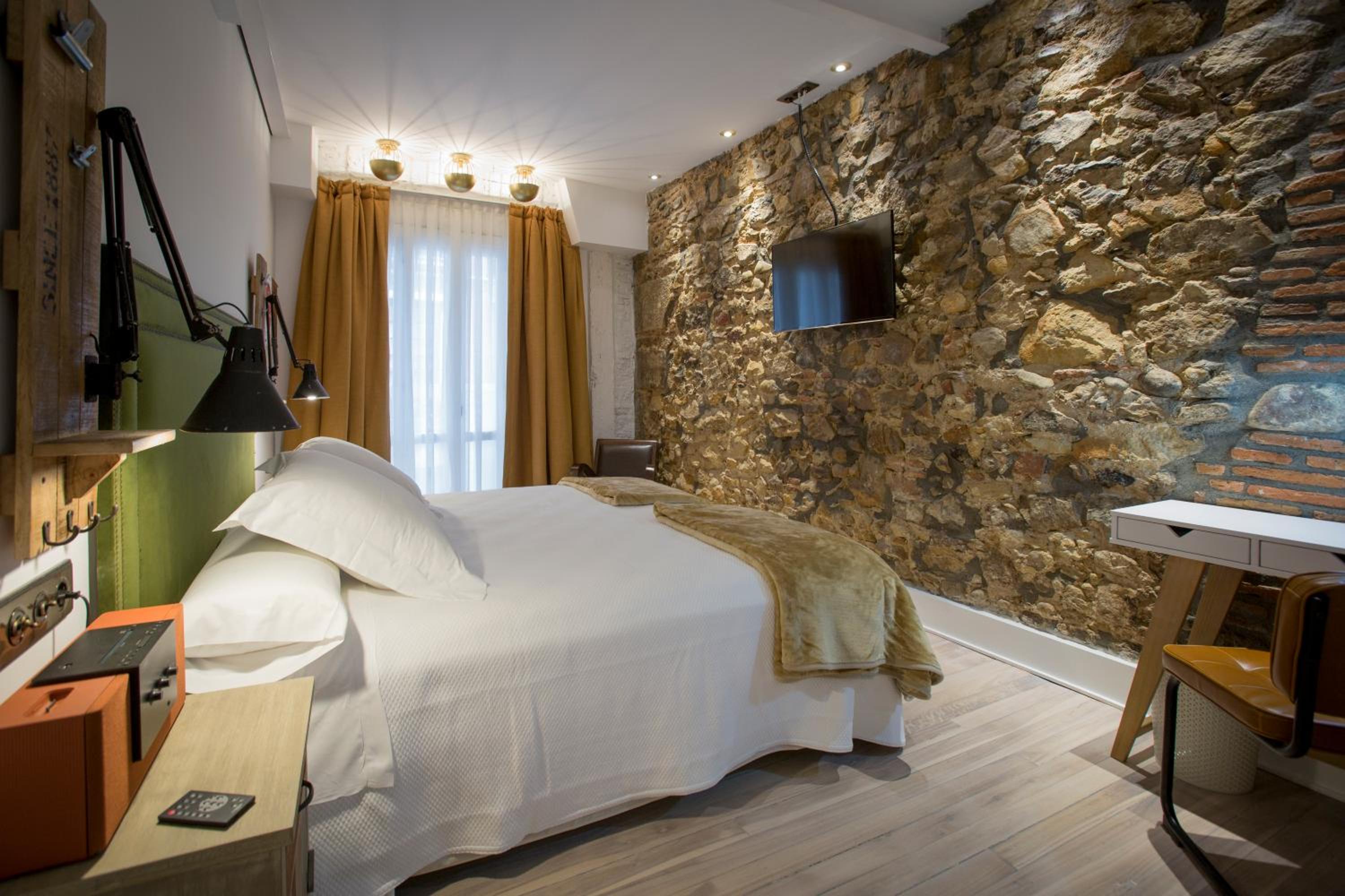 Superior Double or Twin Room with Balcony - Photo 3