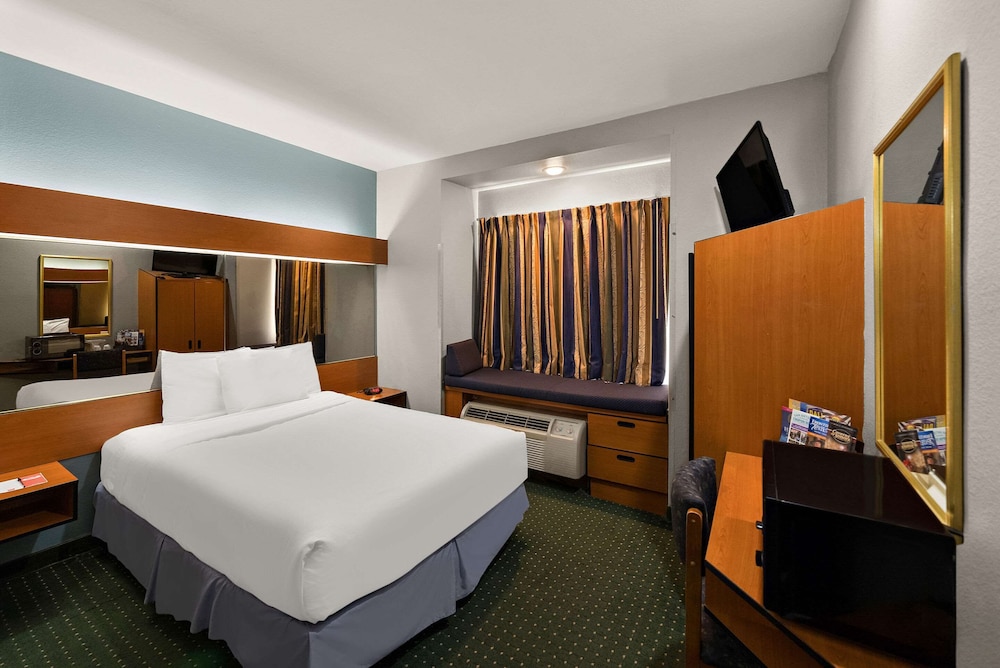 Standard Room, 1 Queen Bed, Non Smoking