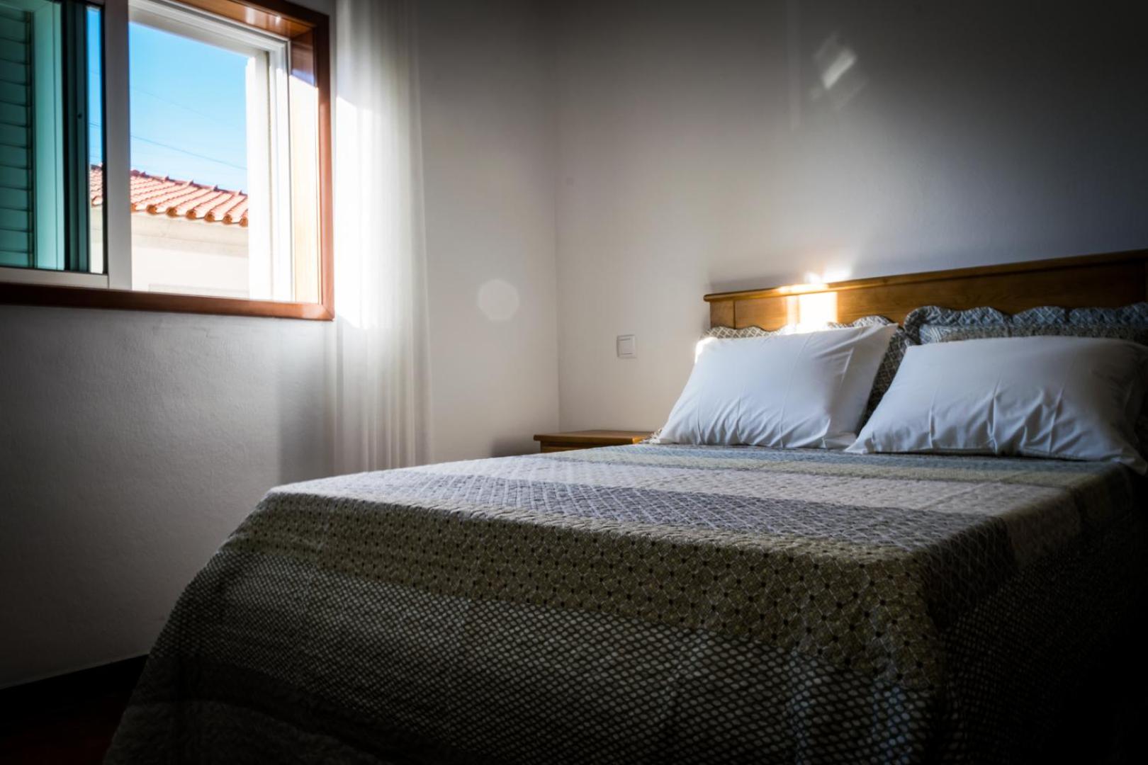 Deluxe Double Room with Balcony - Photo 4