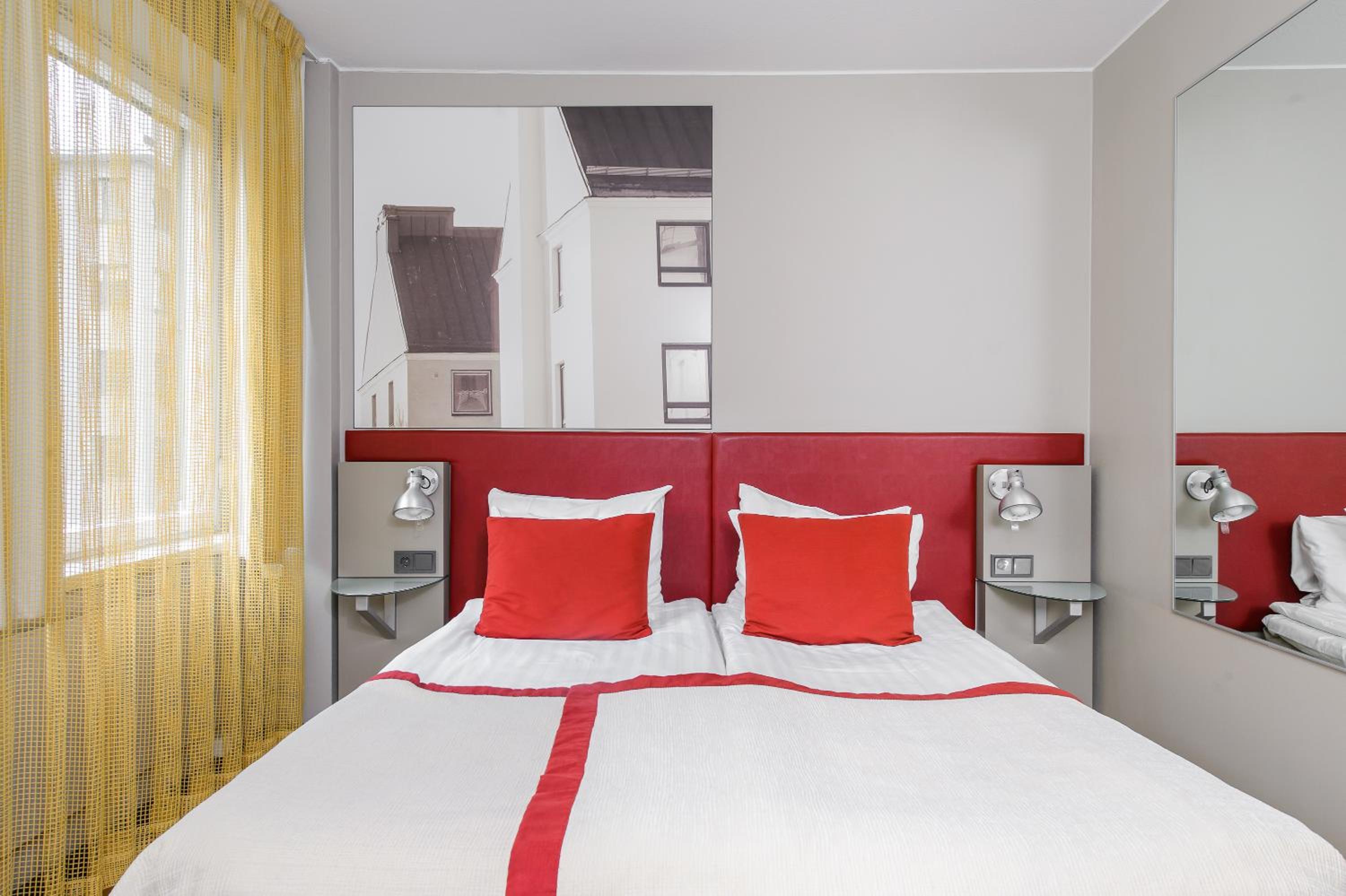 Standard Queen Room