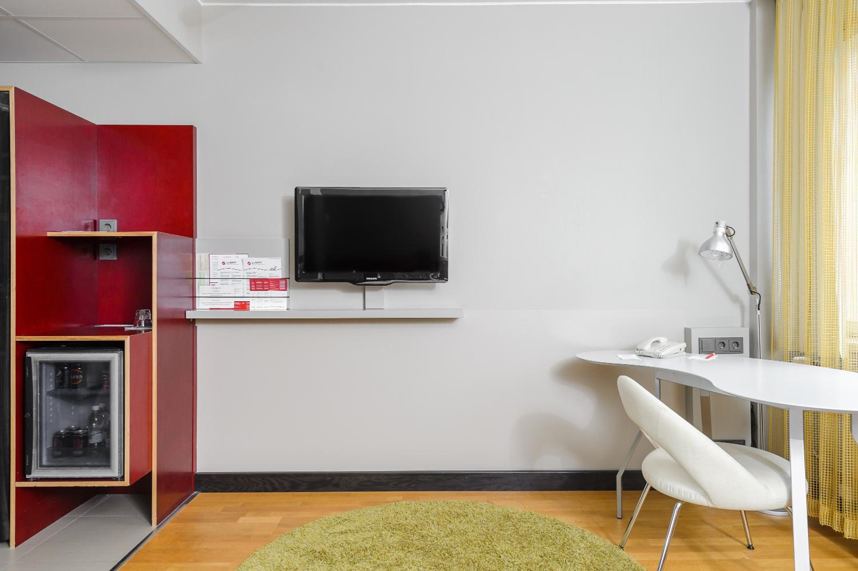 Standard Twin Room - Photo 9