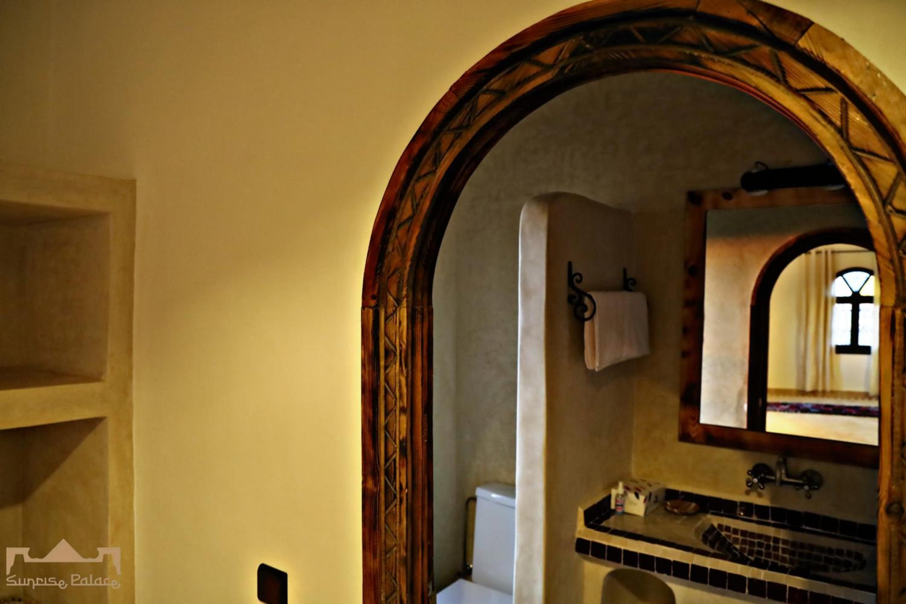 Deluxe Double or Twin Room - Photo 10