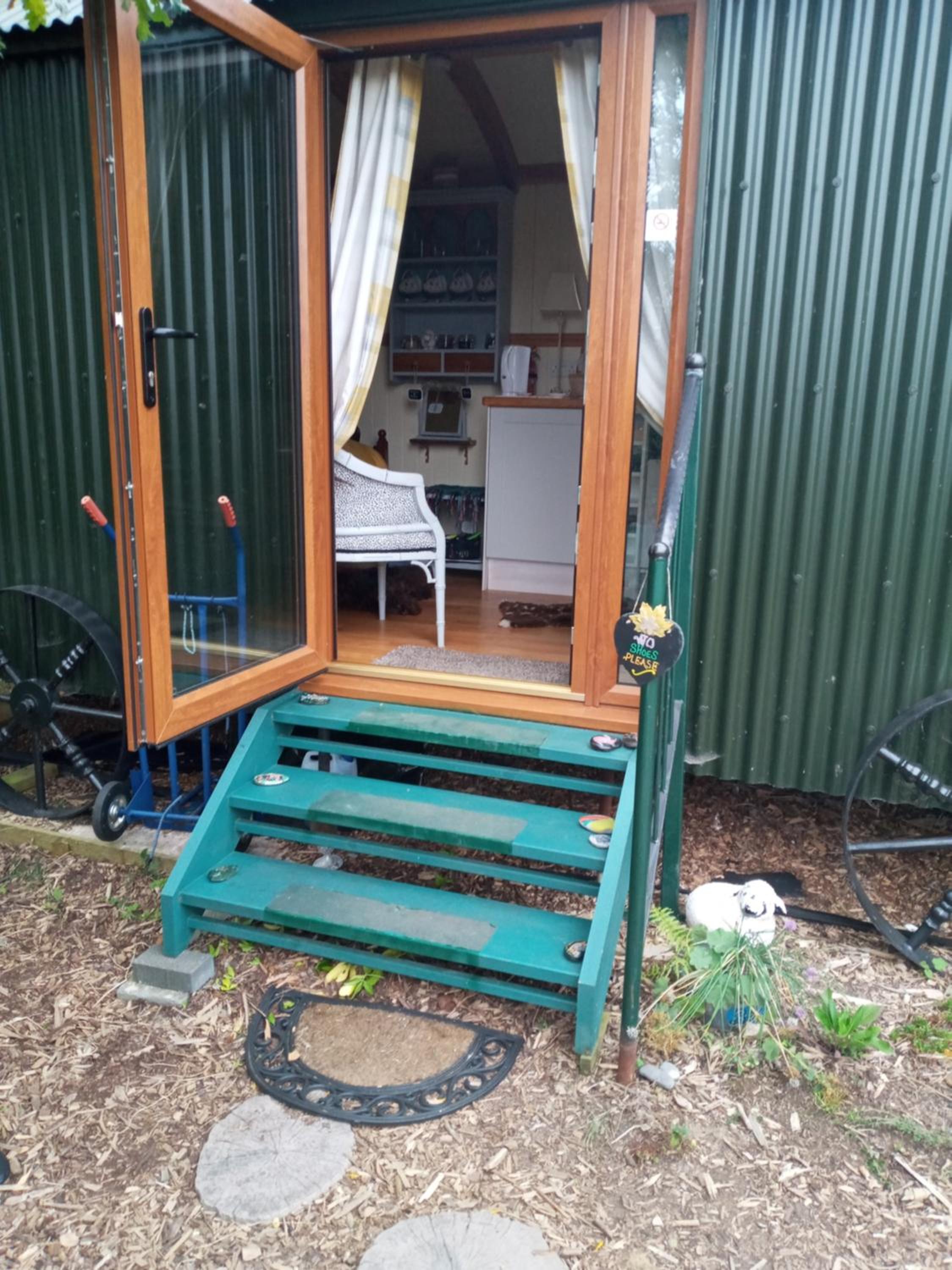Hut photo 3