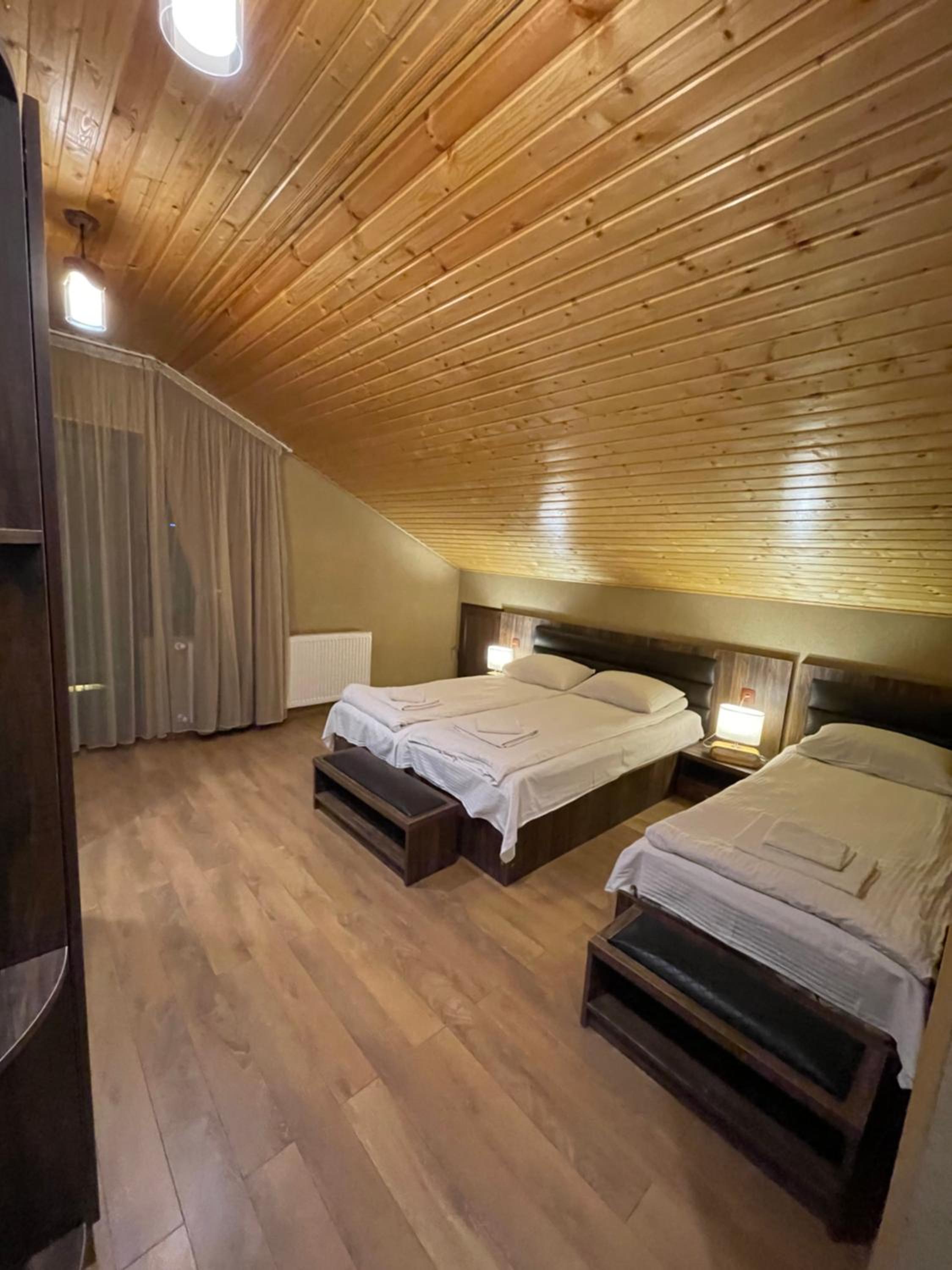Standard Triple Room with Balcony - Photo 8