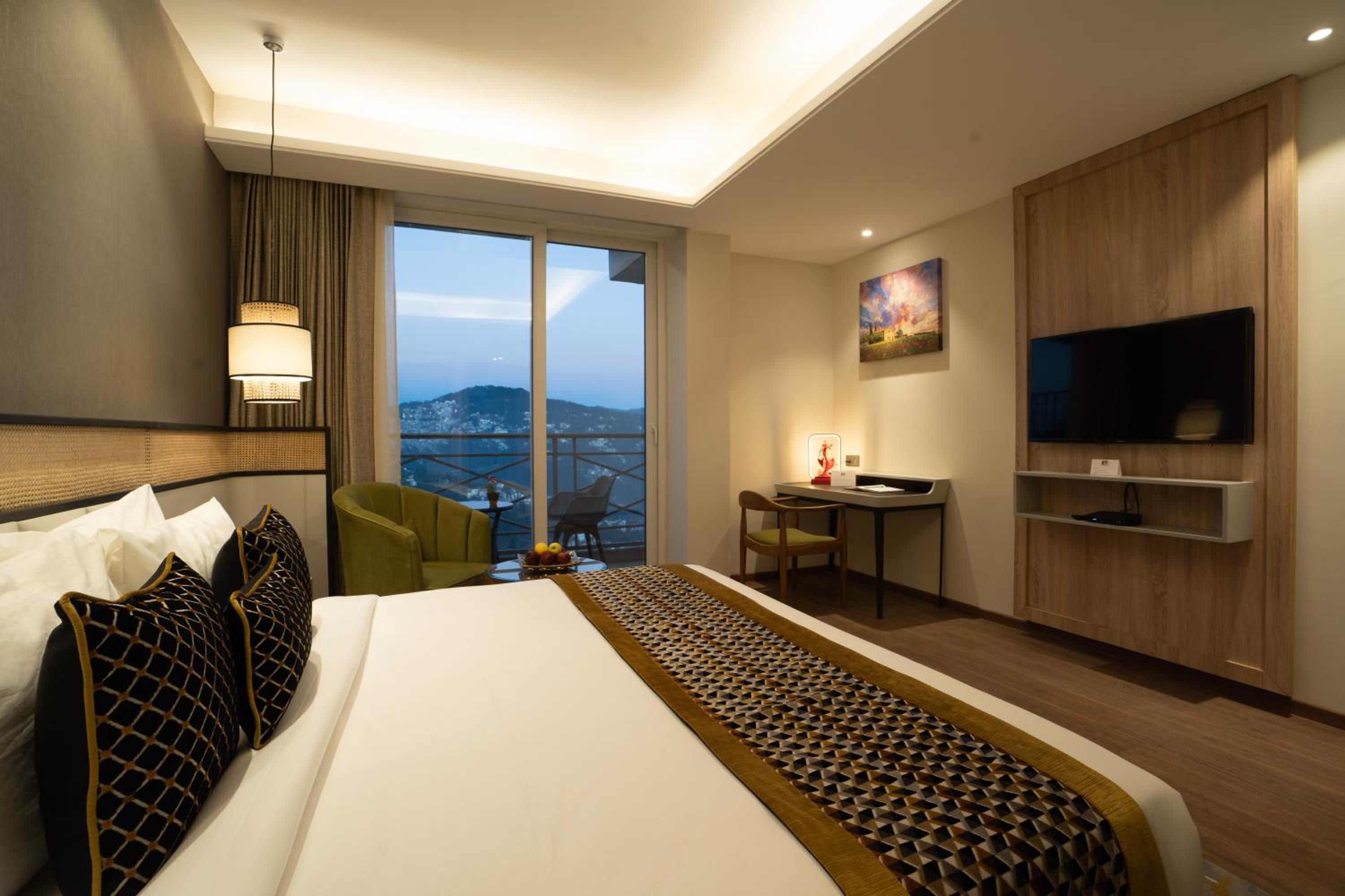 Club Room ( Balcony with View) - Photo 4
