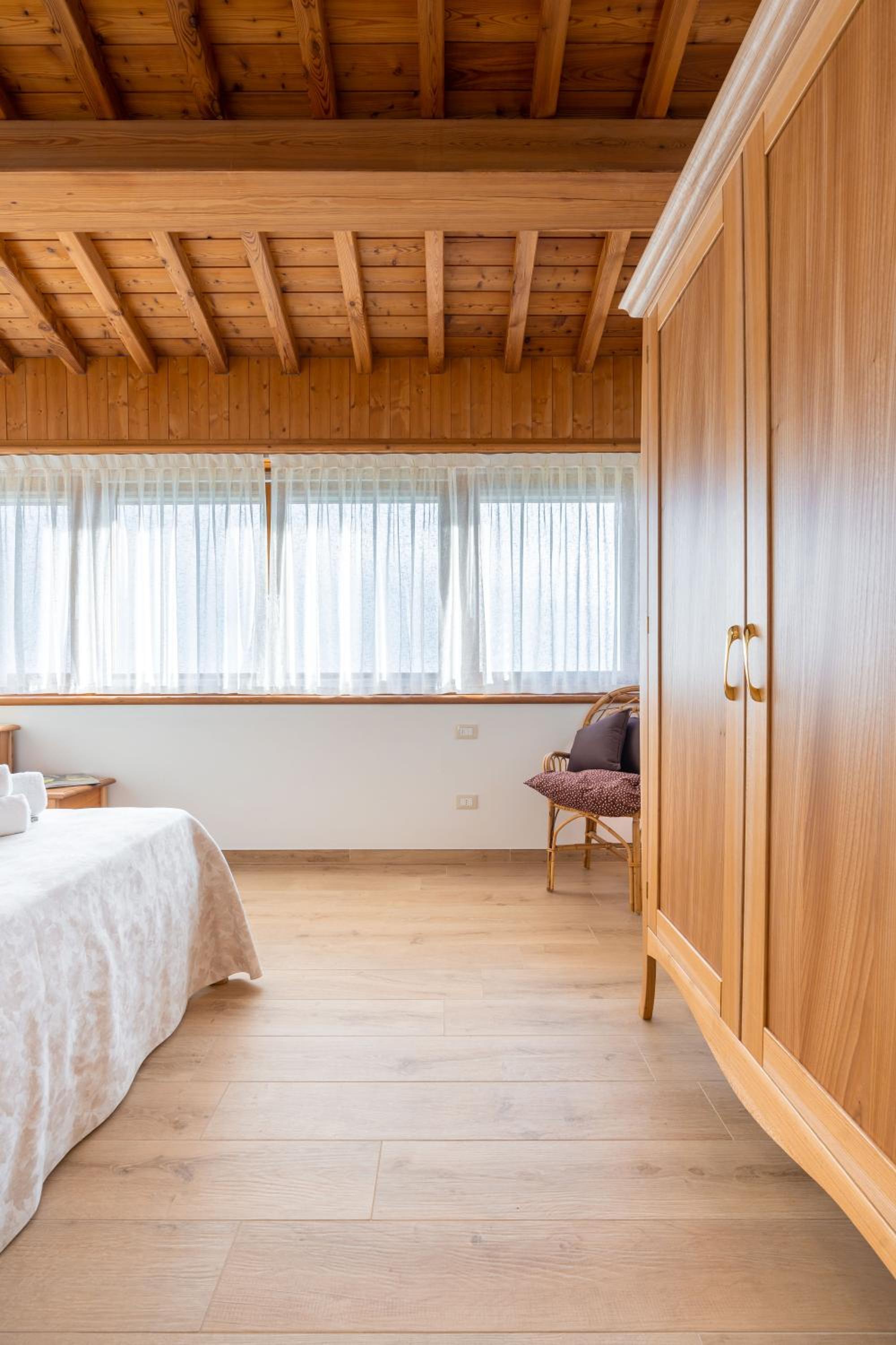 Double Room with Pool View - Photo 4