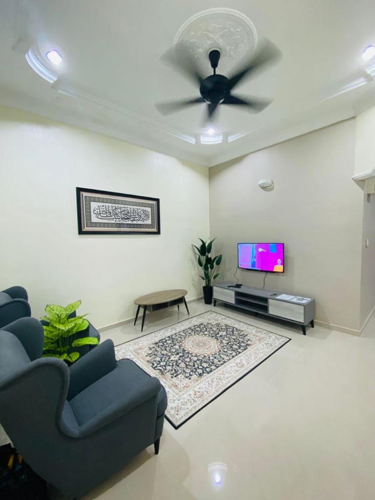 Three-Bedroom House photo 1