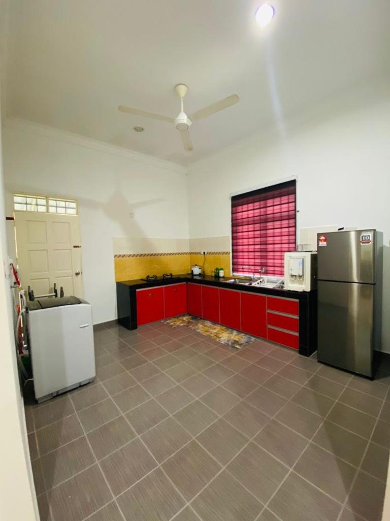 Three-Bedroom House photo 3