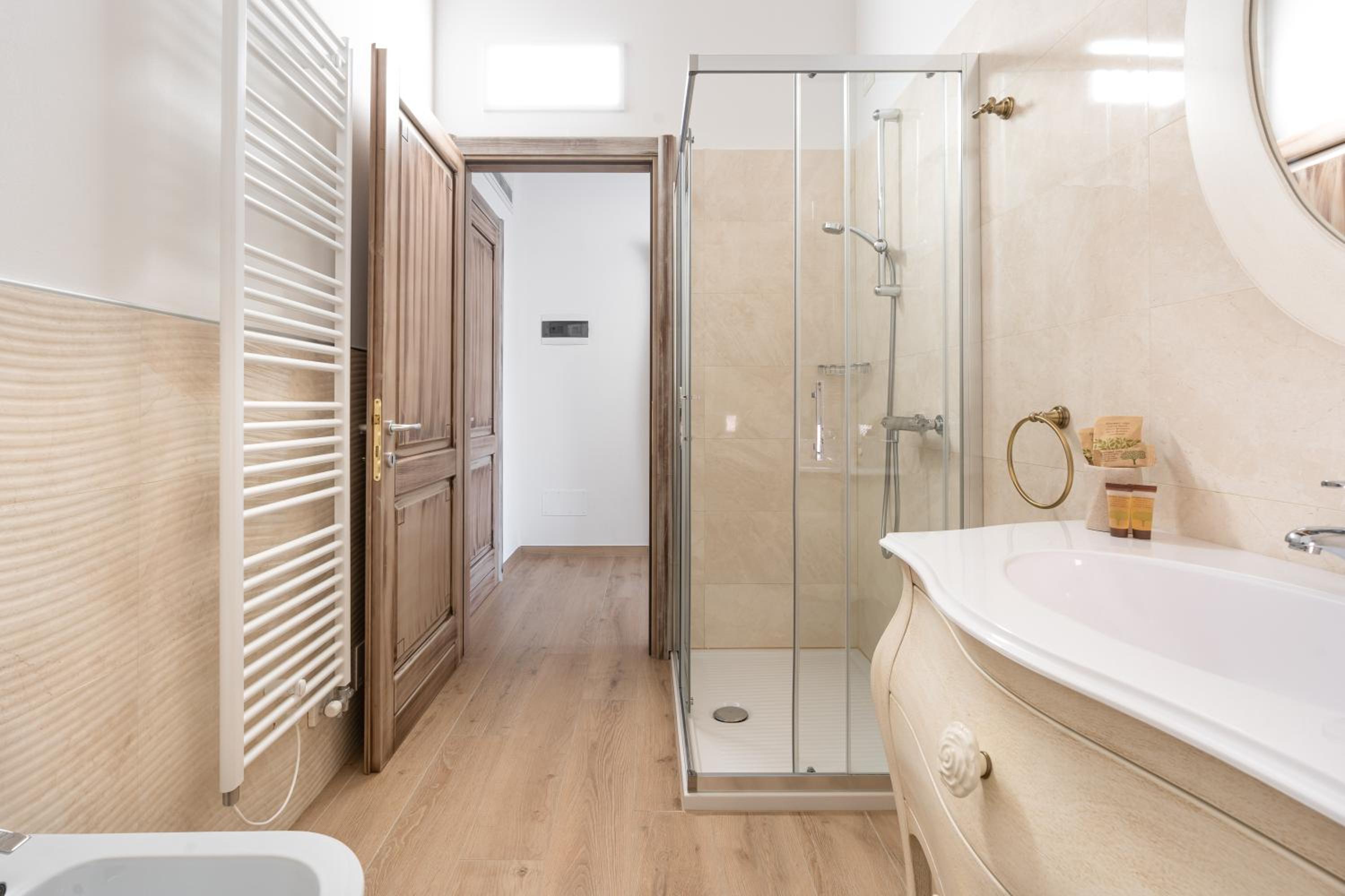 Double Room with Pool View - Photo 2