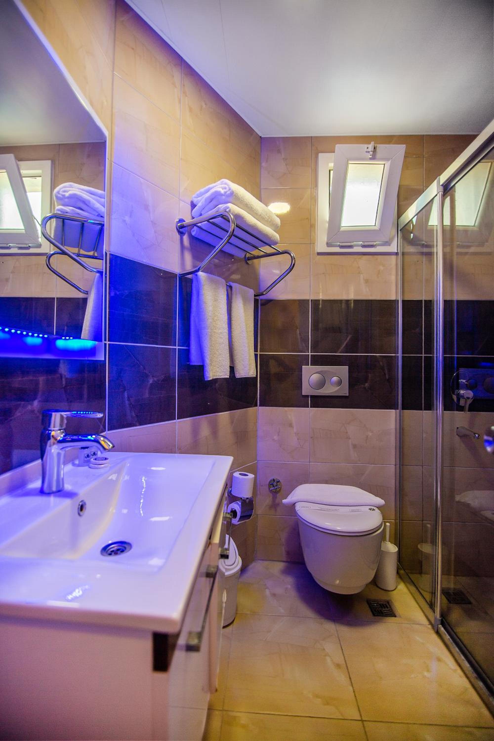 Standard Triple Room - Photo 3