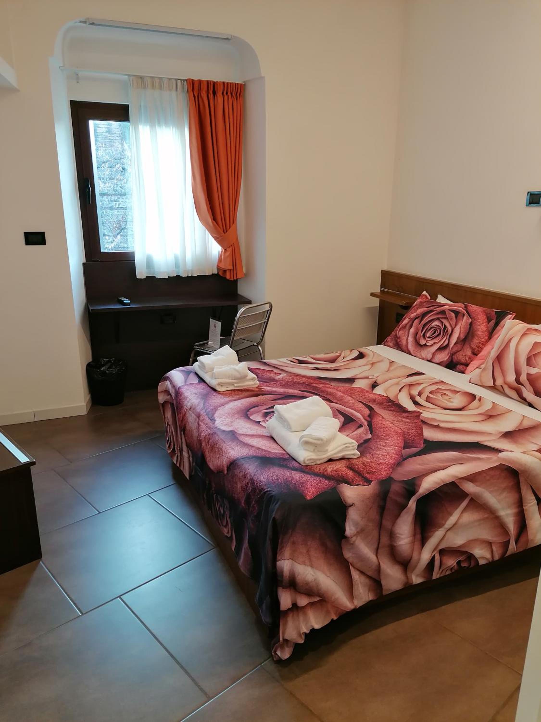Double or Twin Room - Photo 11