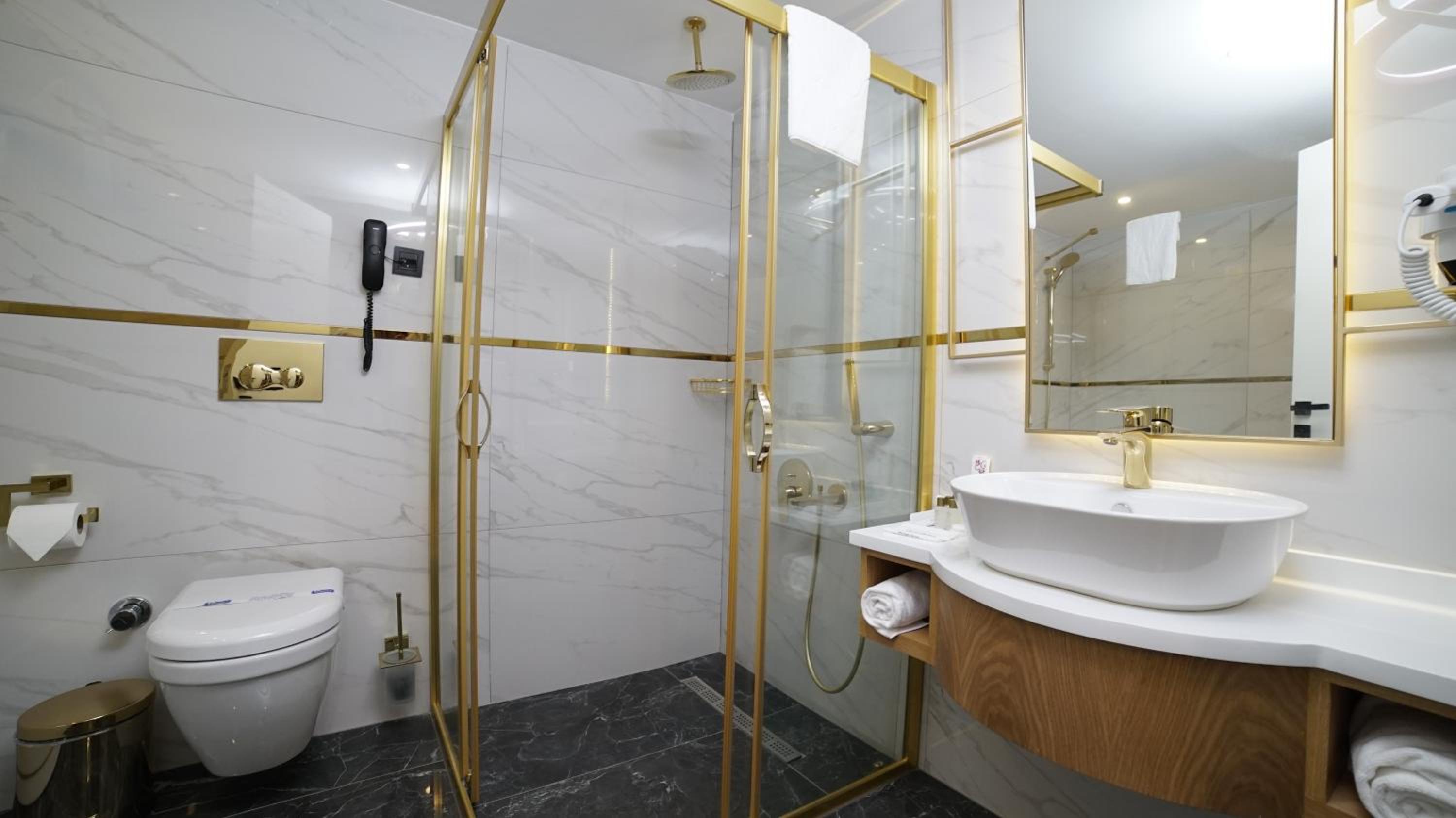 Queen Room with Pool View