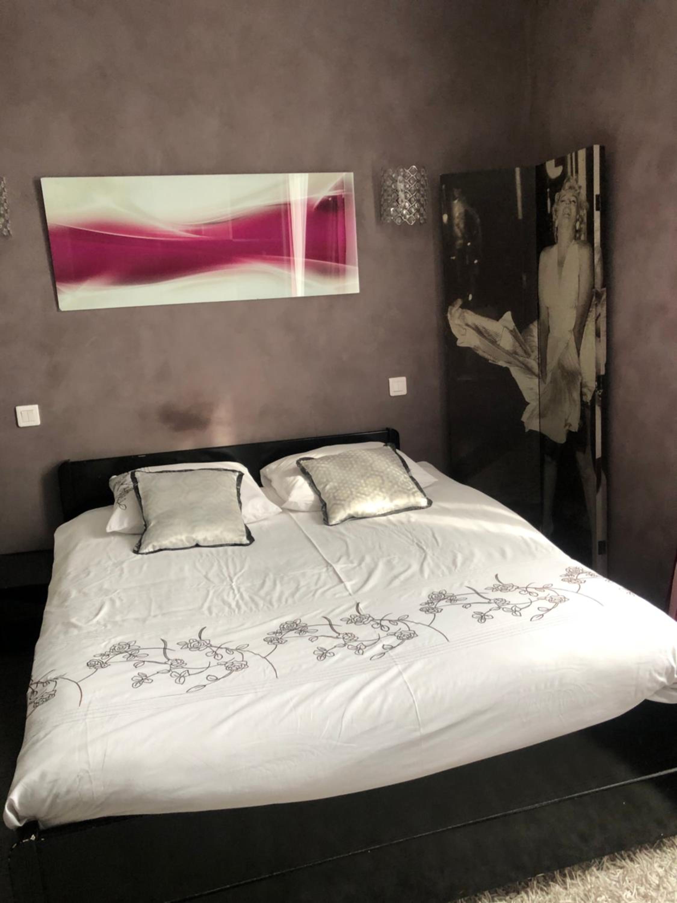 Deluxe Double Room with Shower