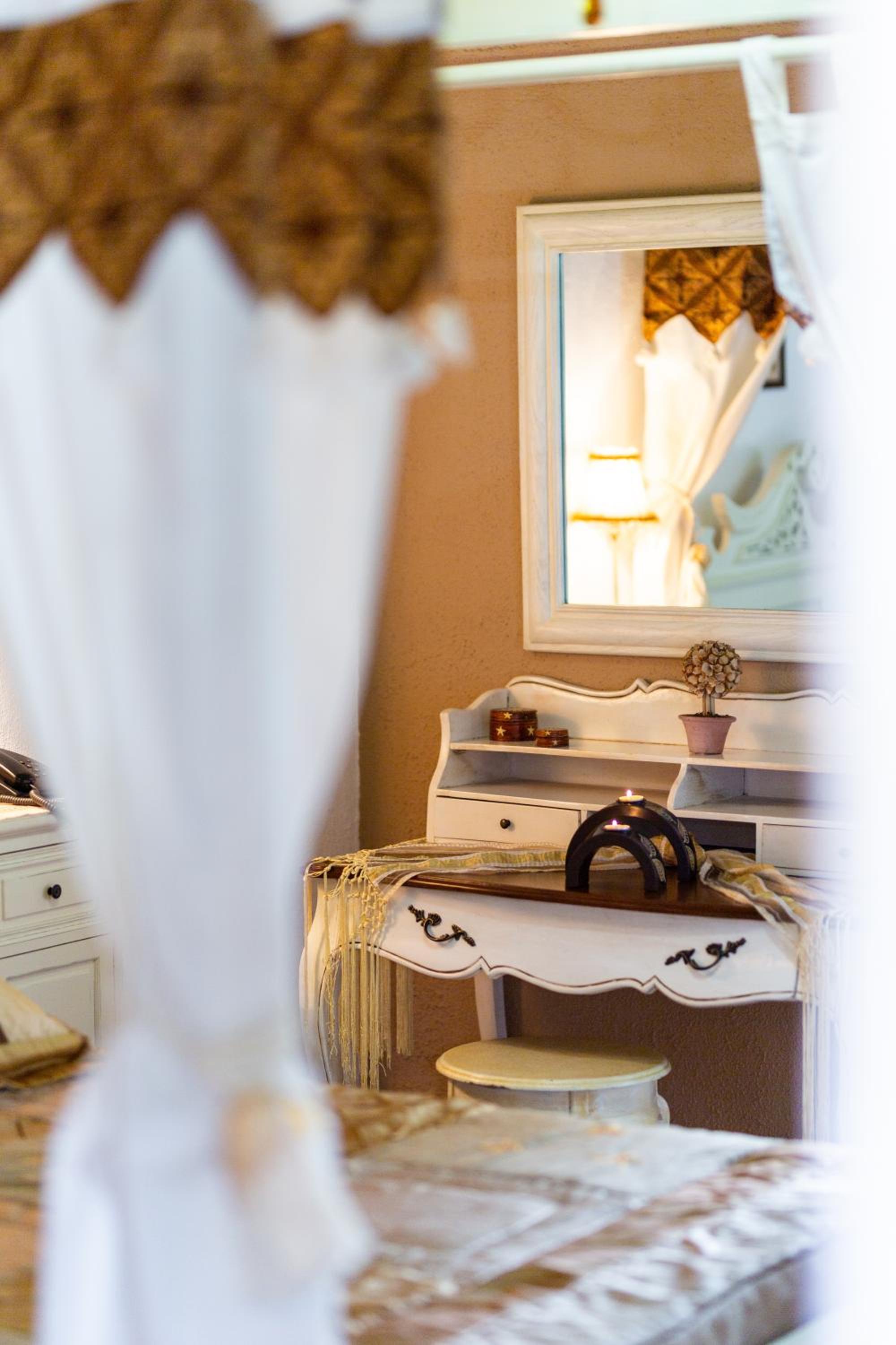 Large Double Room - Photo 9