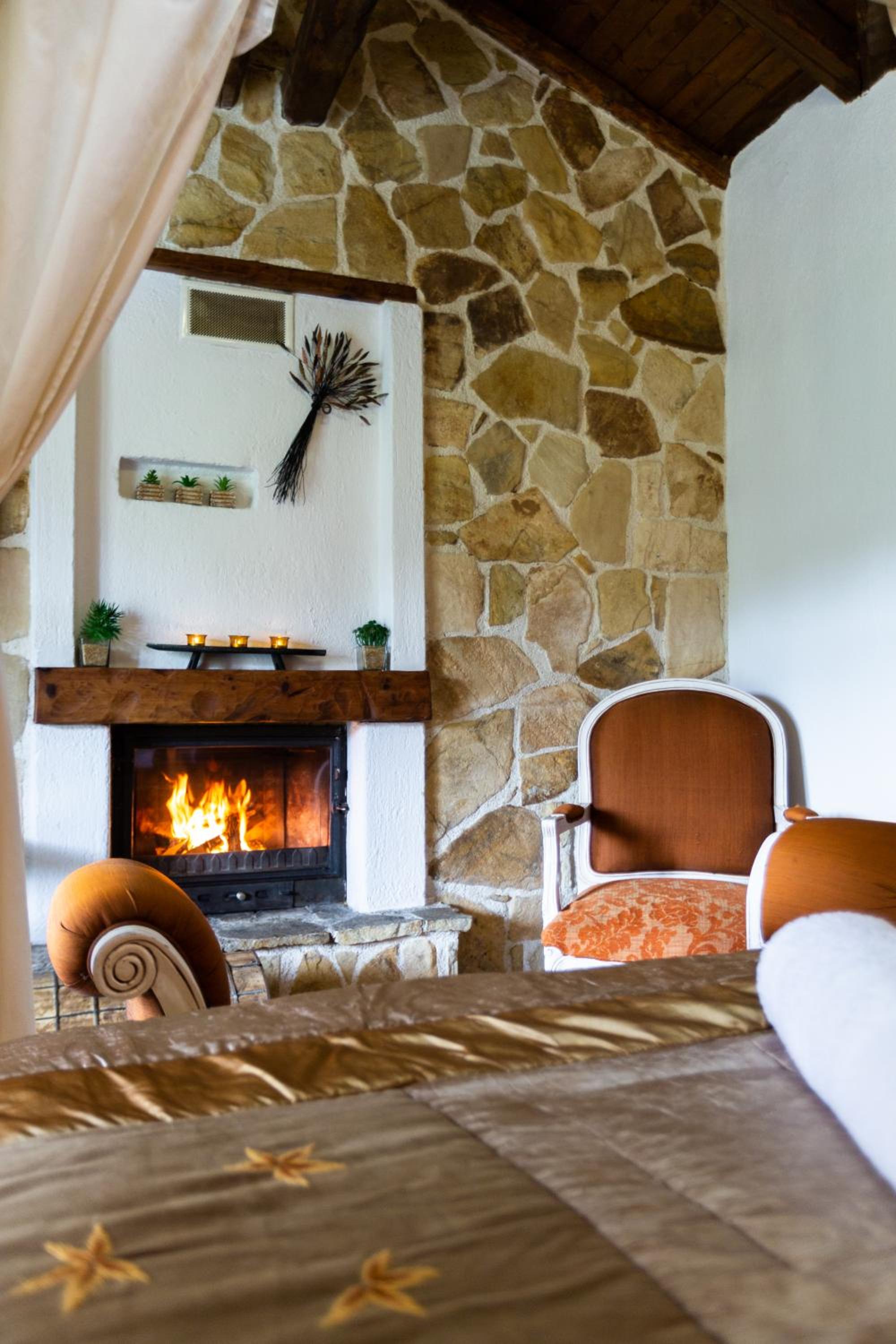 Large Double Room - Photo 10
