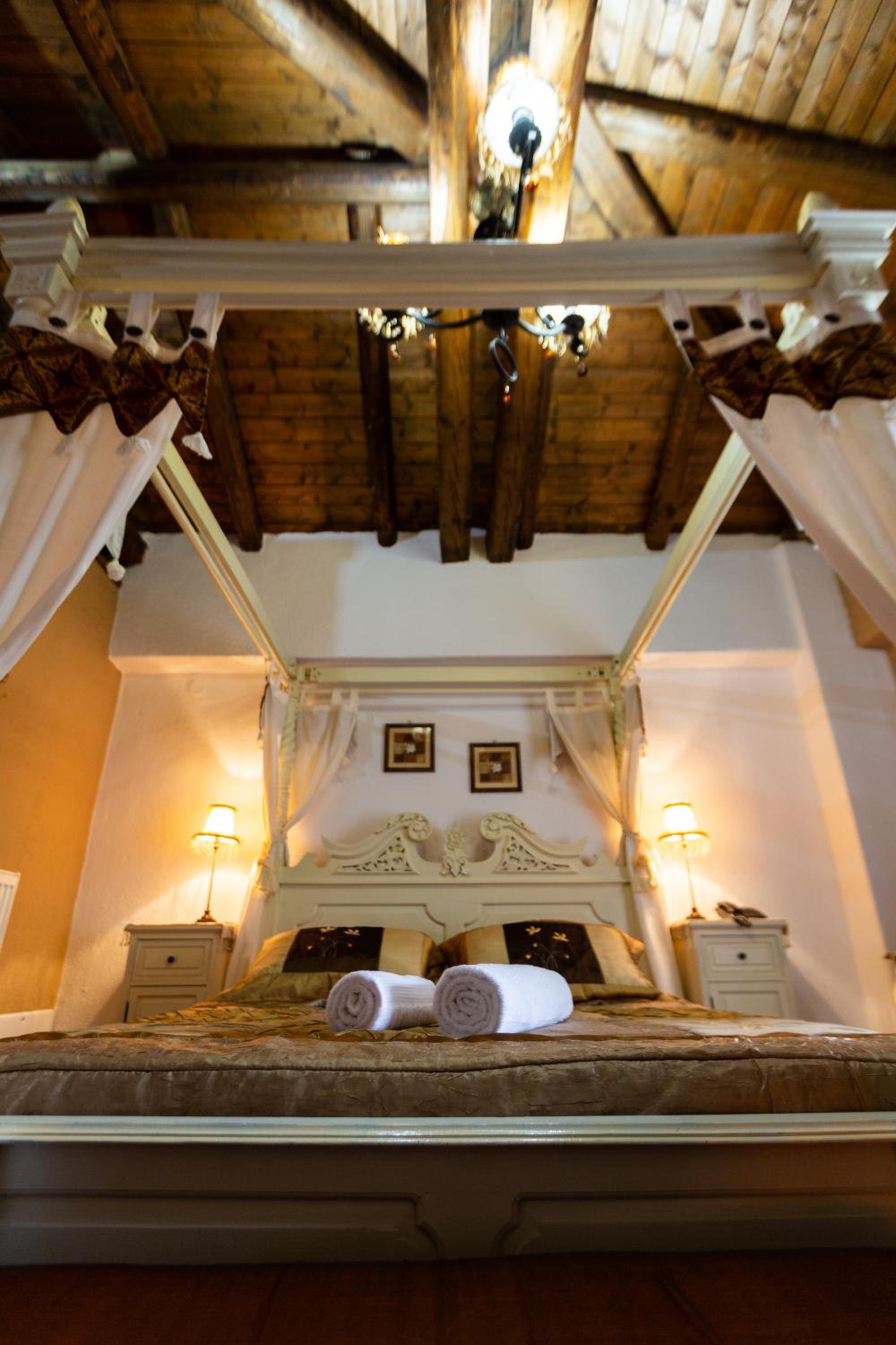 Large Double Room - Photo 11