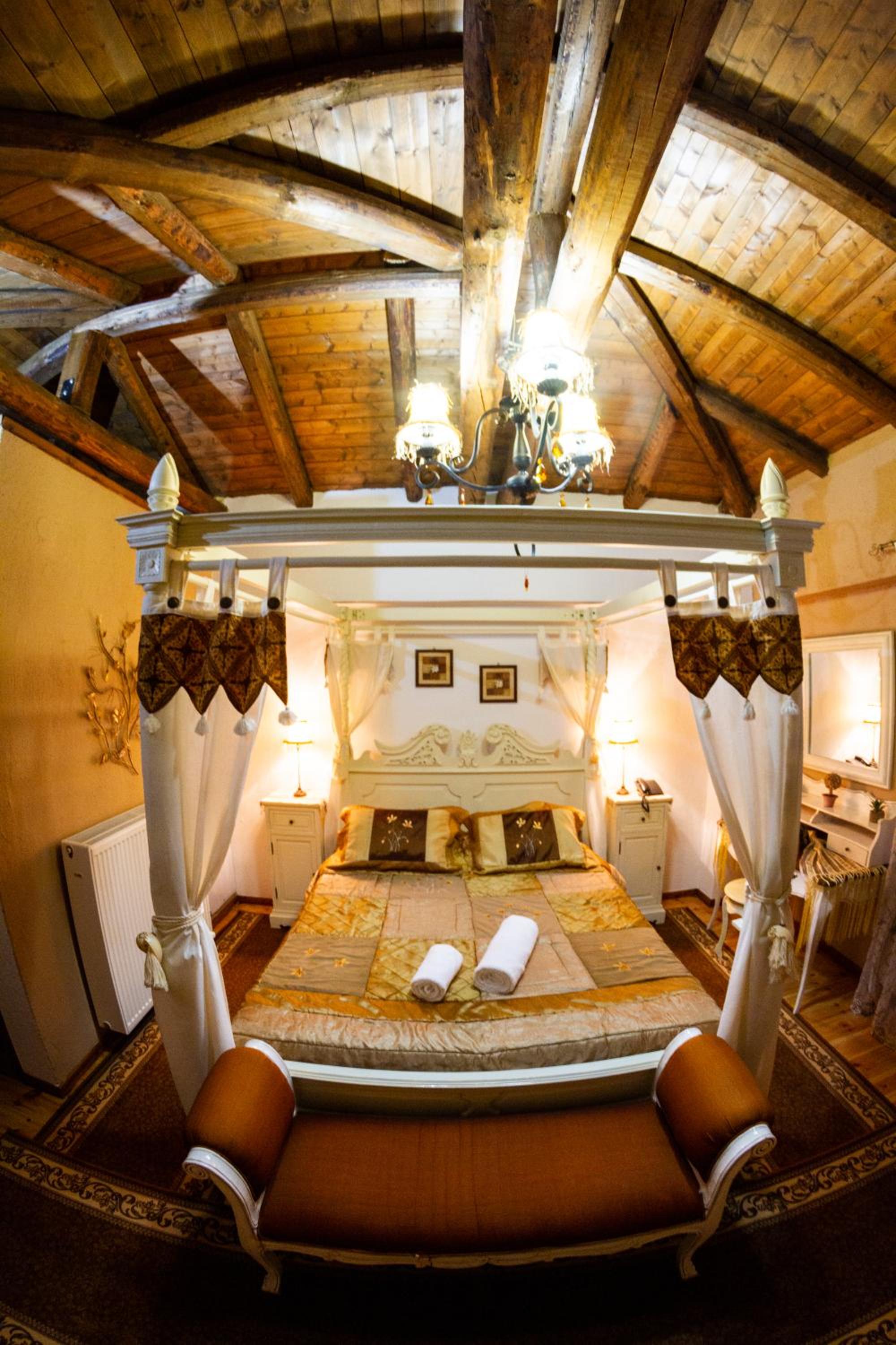 Large Double Room - Photo 13