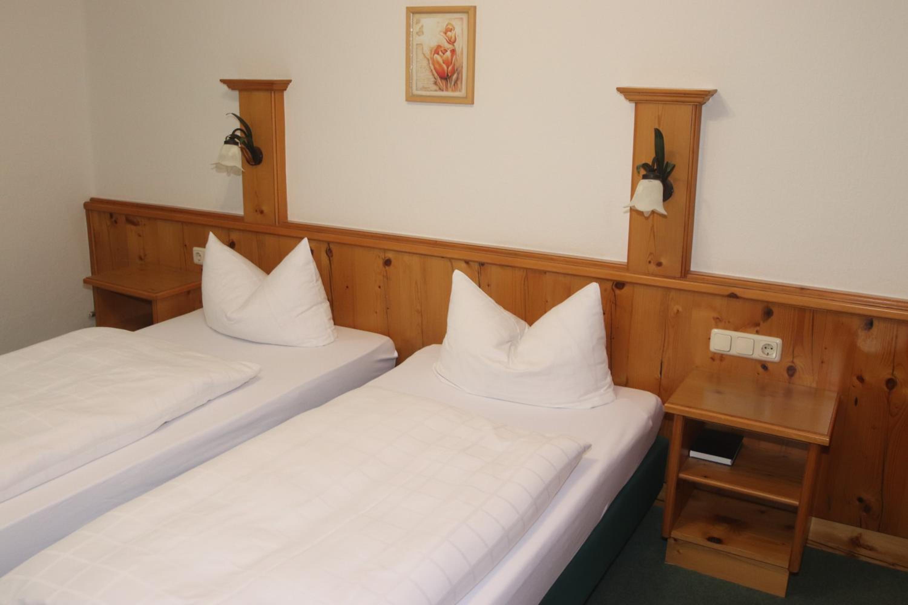 Twin Room with Shower - Photo 1