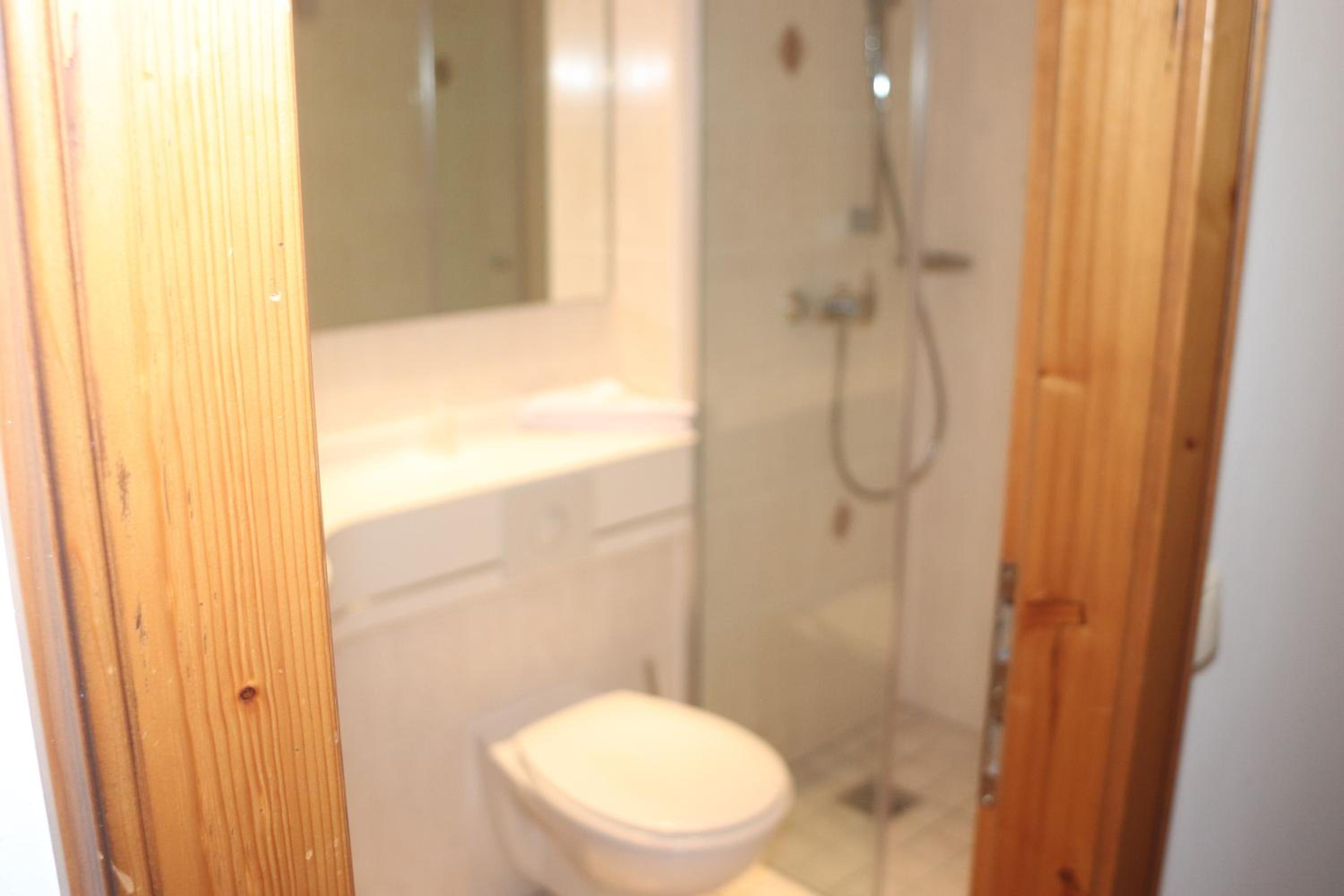 Twin Room with Shower - Photo 2