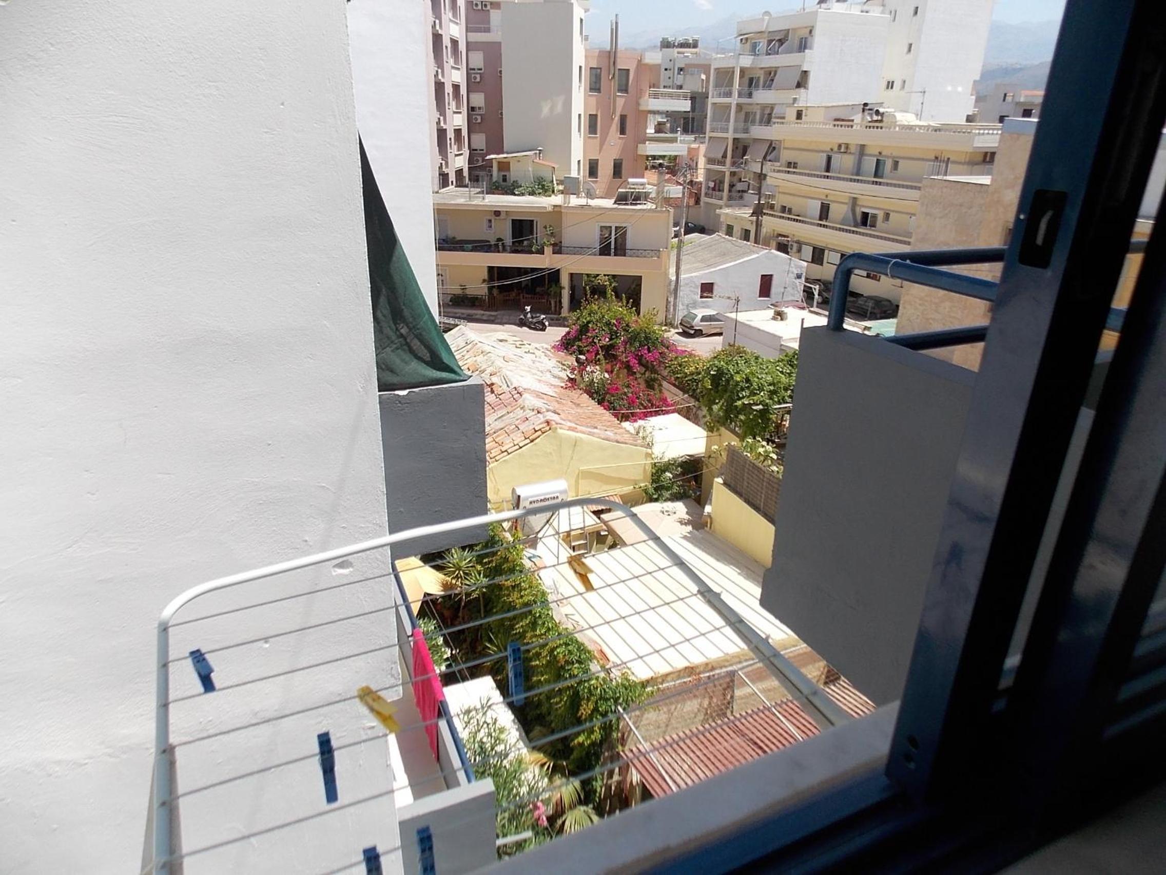 Economy Twin Room with City View photo 3