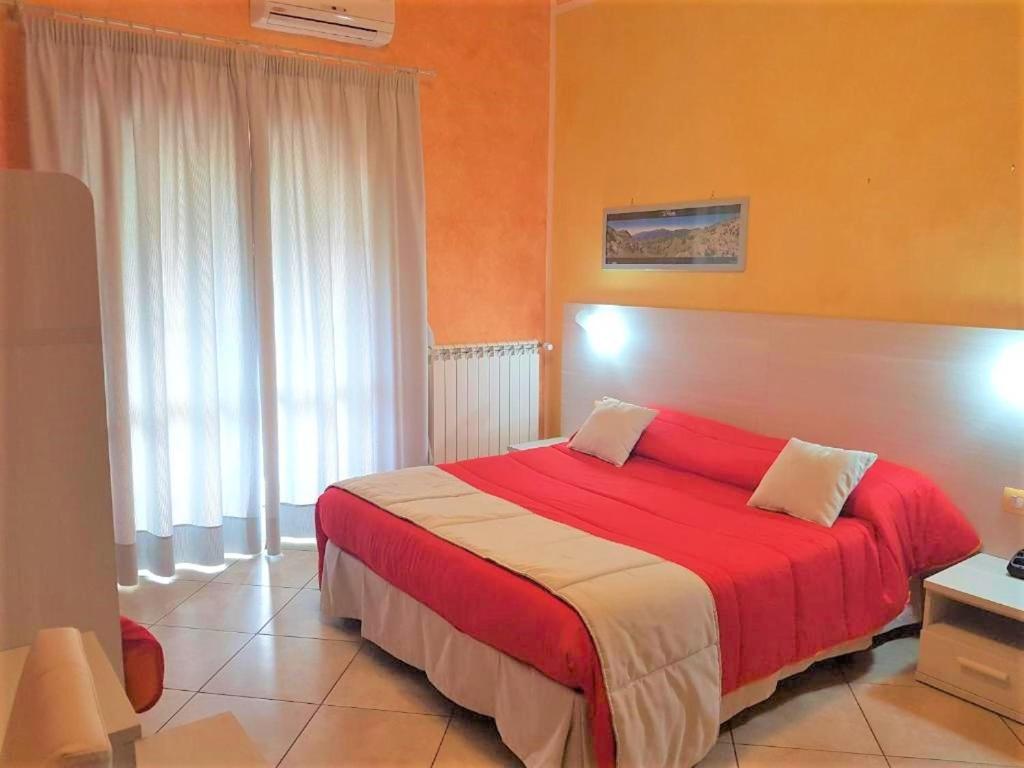 Standard Double Room - Photo 9