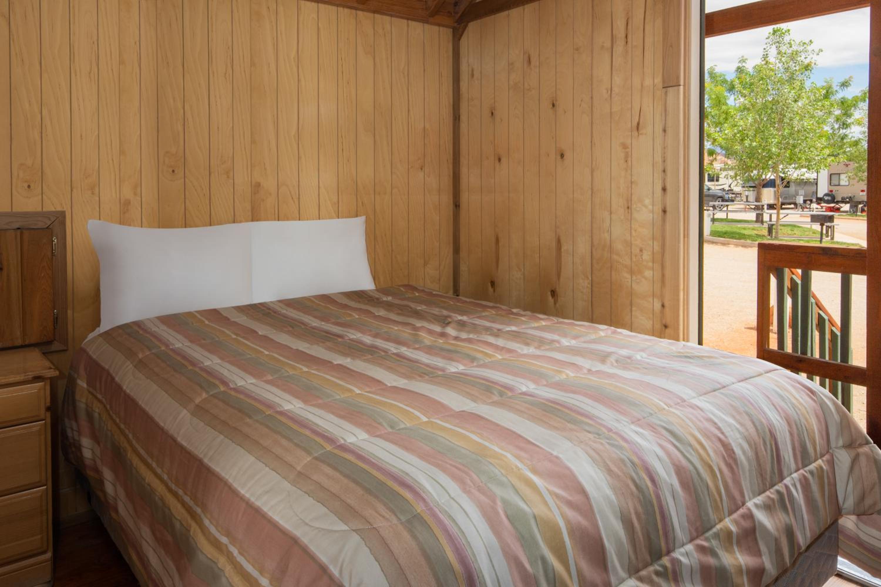  Deluxe Cabin Rental - 2 Person photo 3