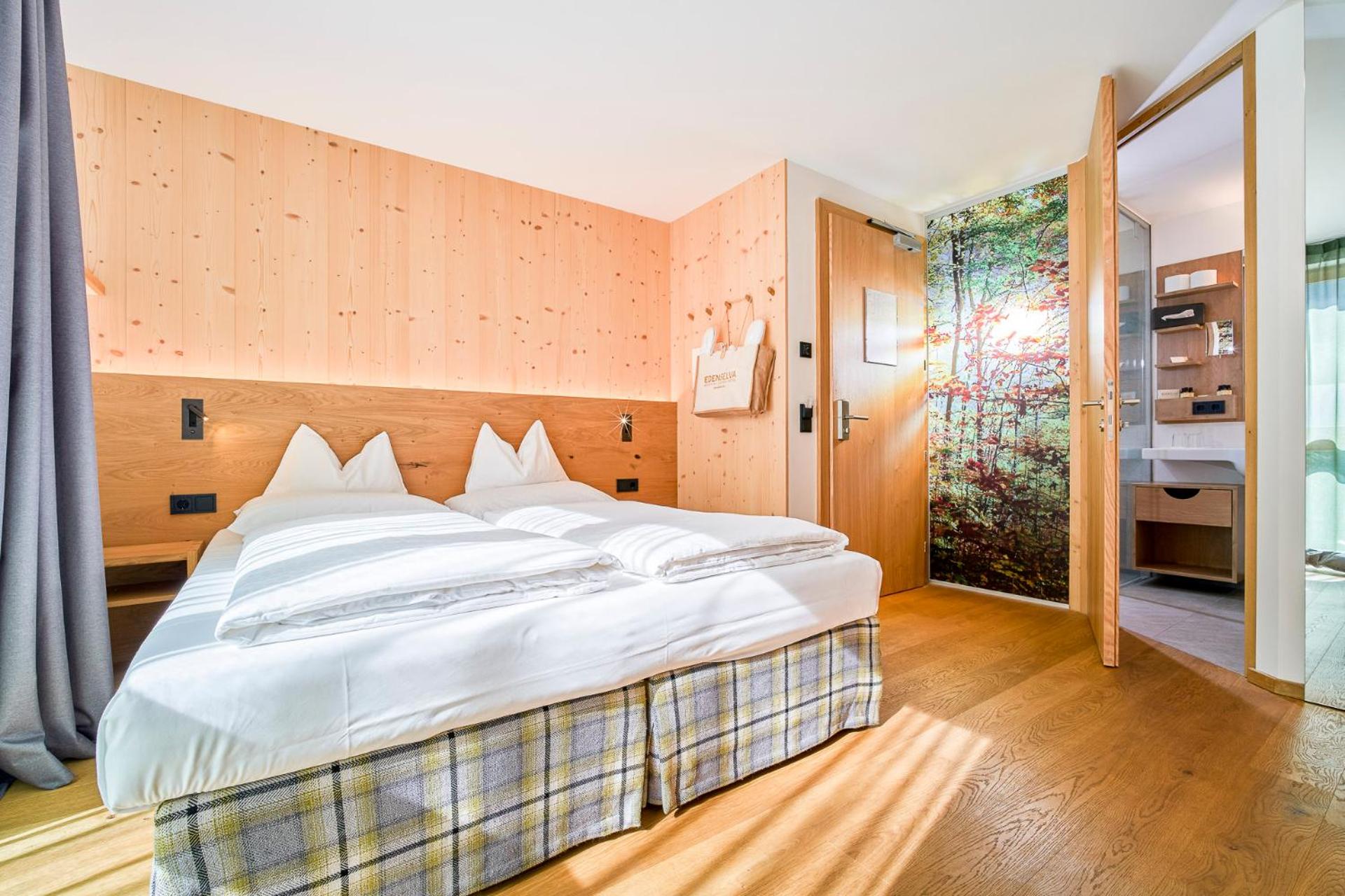 Deluxe Double or Twin Room photo 2