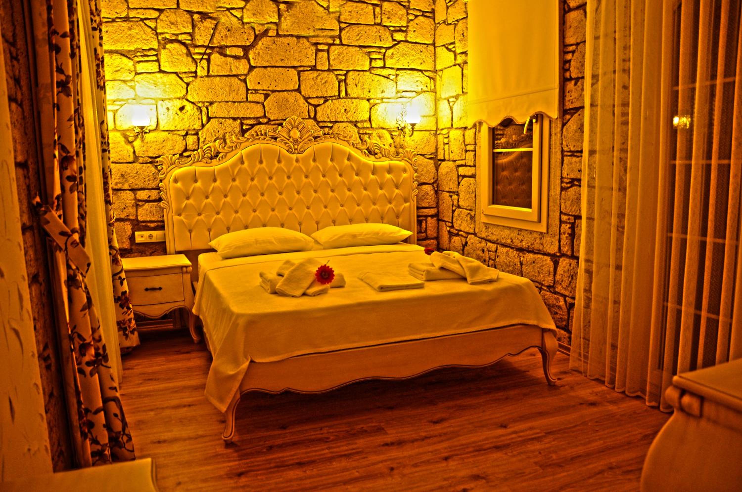 Deluxe King Room photo 2