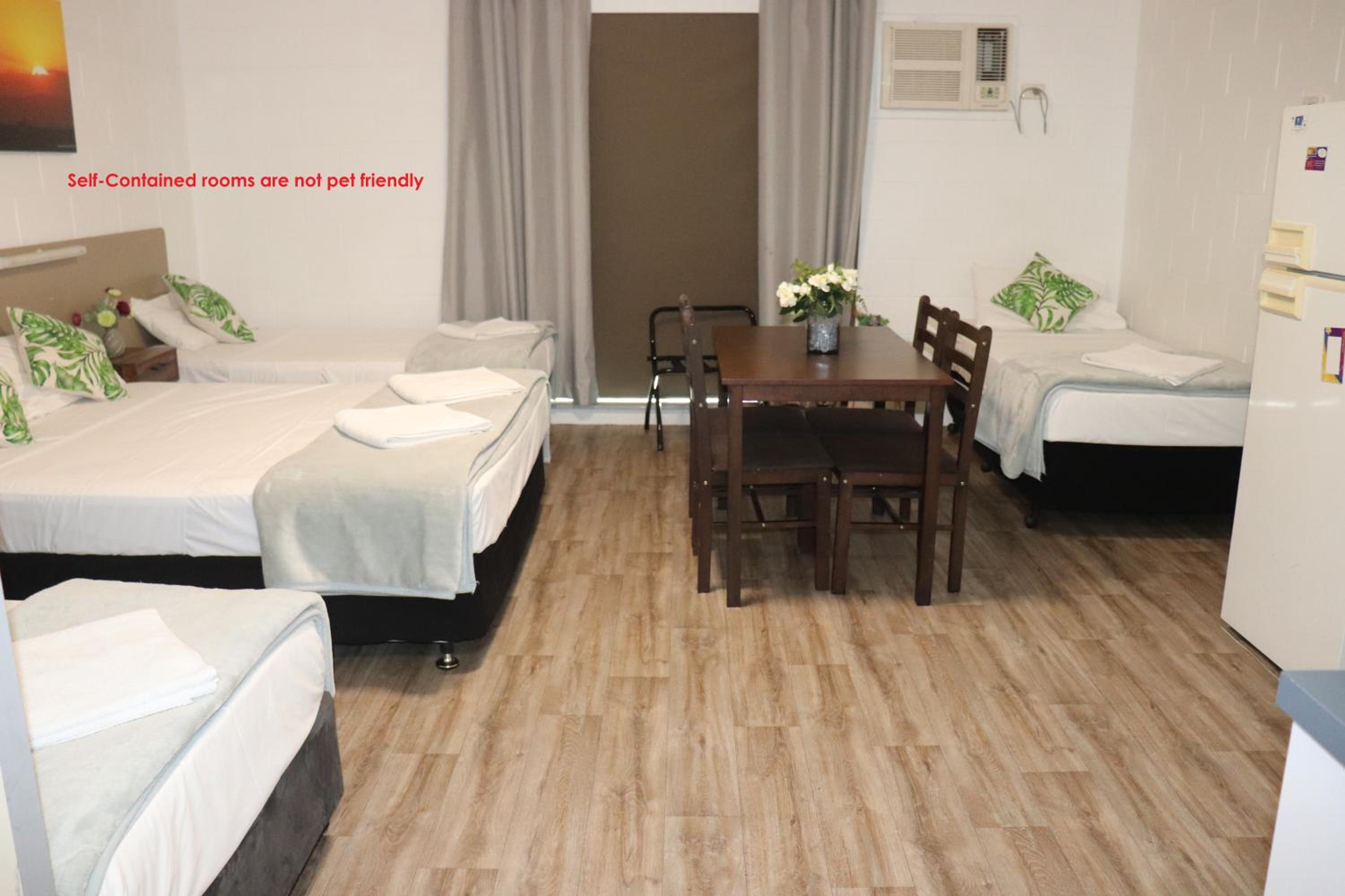Family Room with Kitchenette - Upstairs - Photo 4