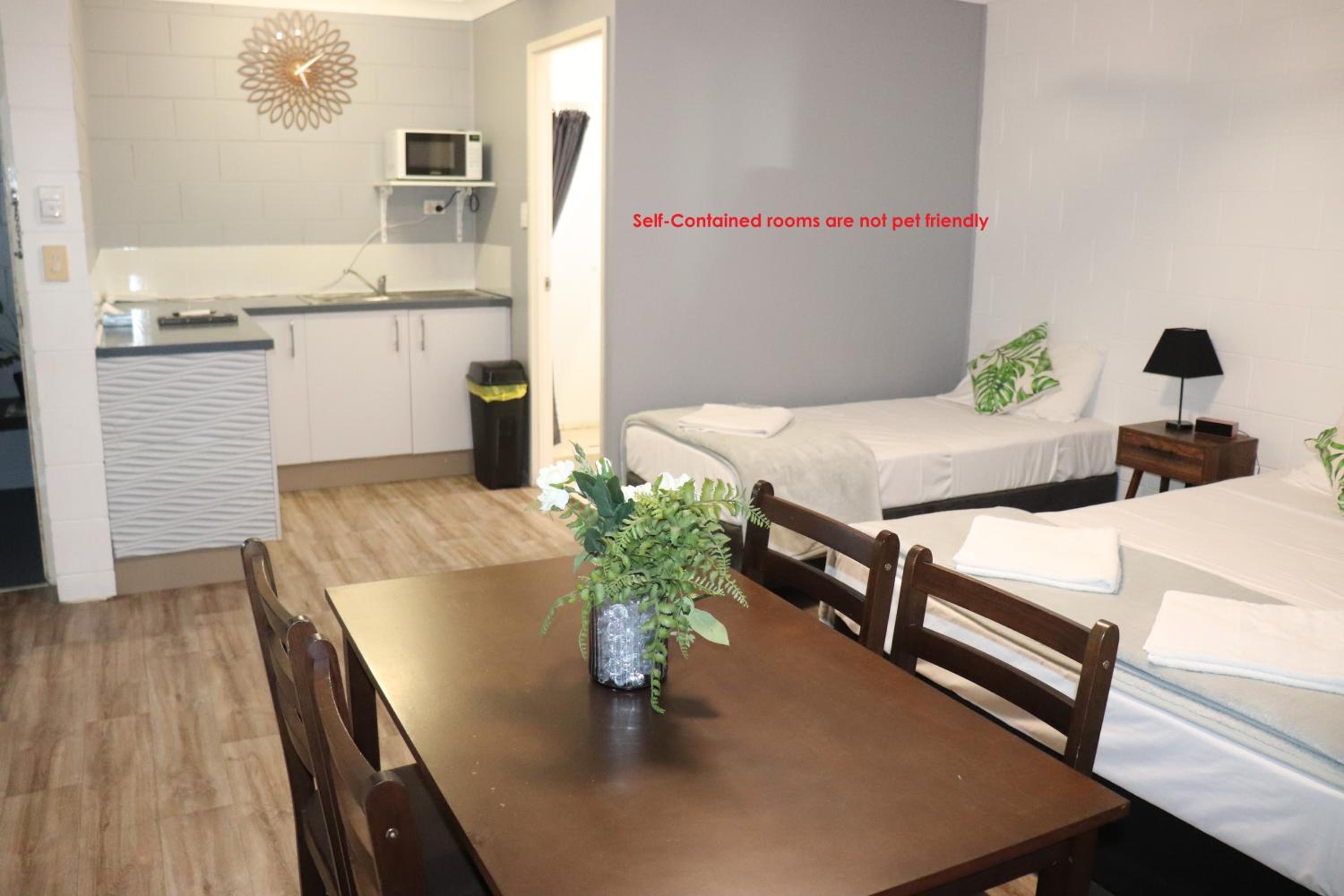 Family Room with Kitchenette - Upstairs - Photo 5