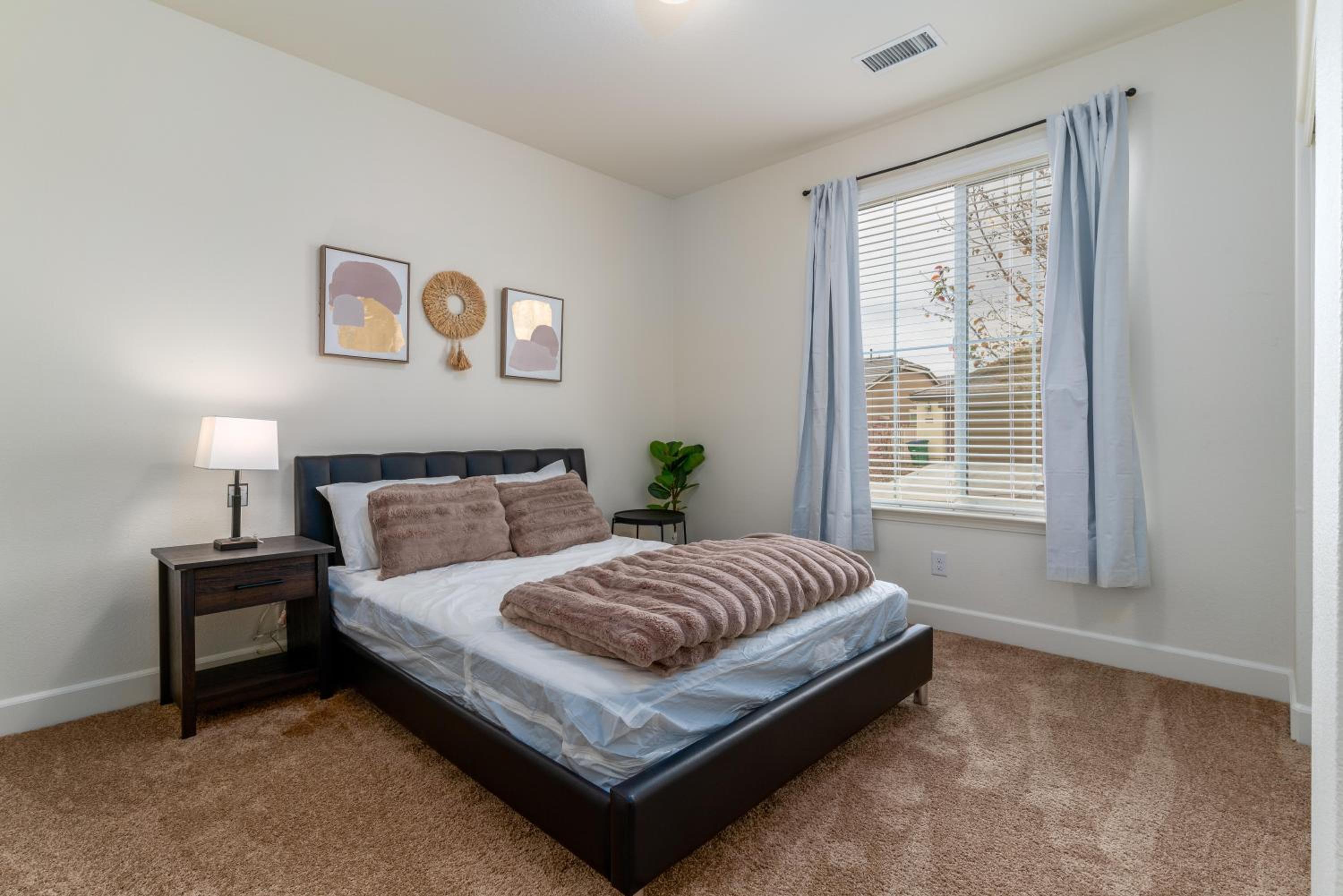 Four-Bedroom House photo 1