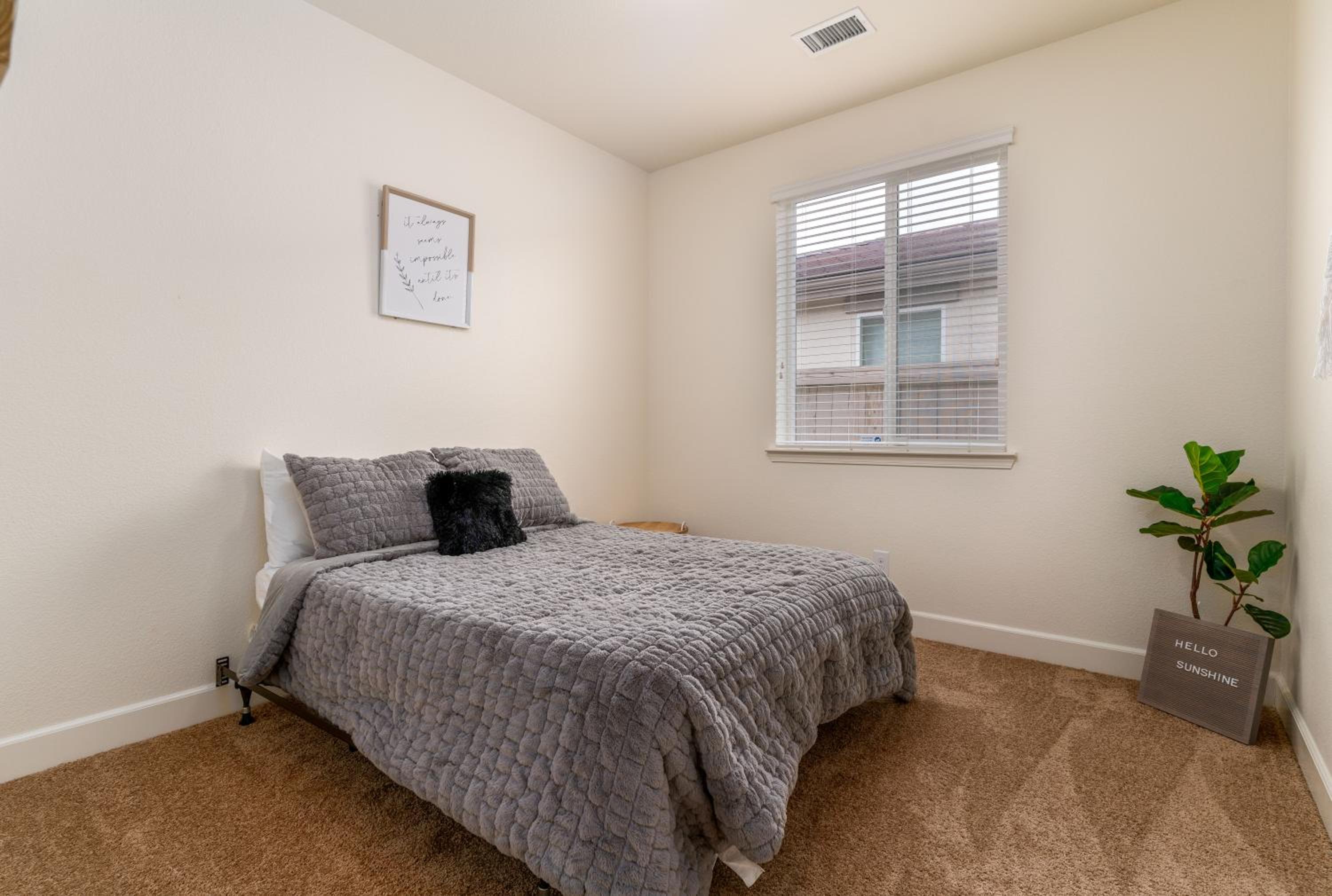 Four-Bedroom House photo 3