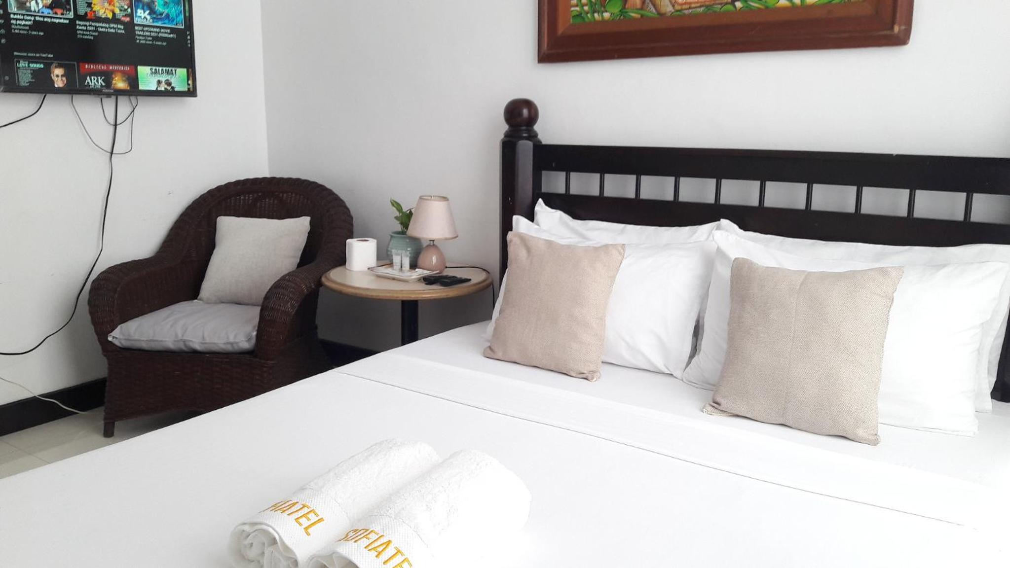 Double Room with Private Bathroom - Photo 10