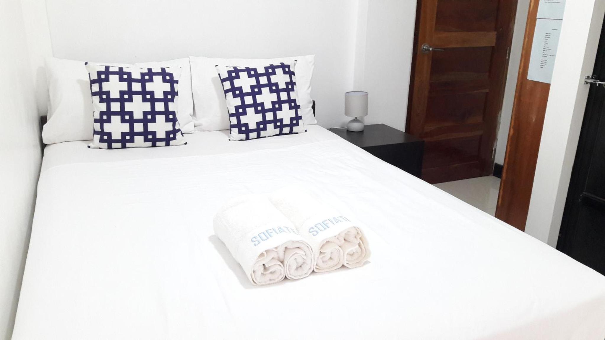 Double Room with Private Bathroom - Photo 8