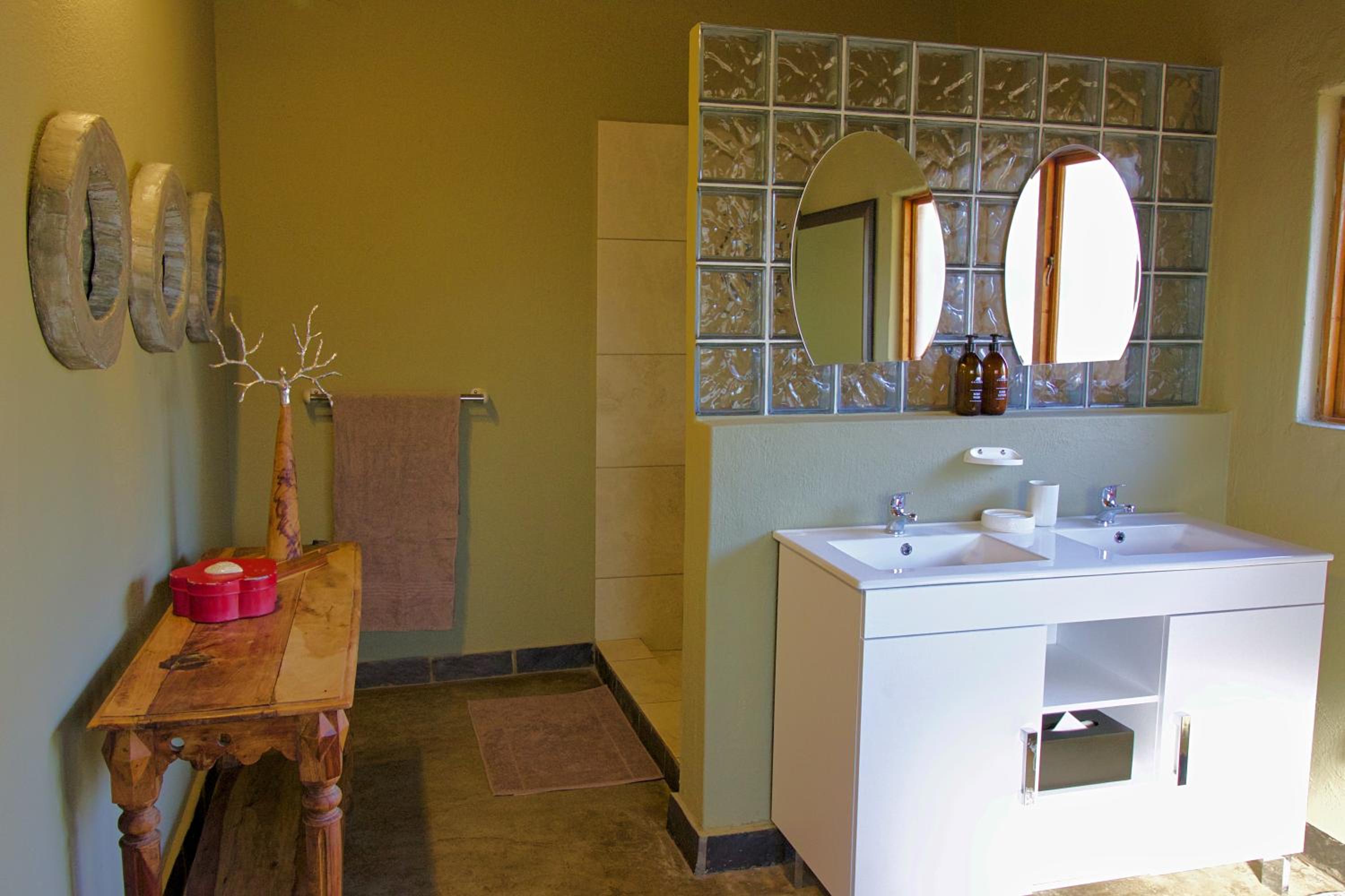 King Suite with Garden View photo 3