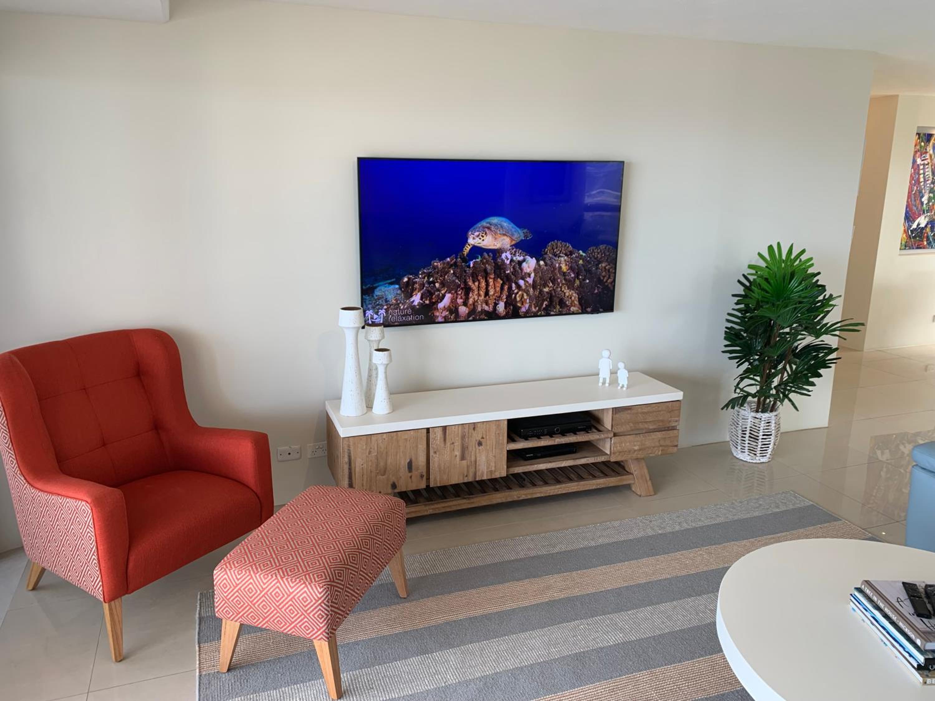 Three-Bedroom Ocean View Apartment - Photo 57