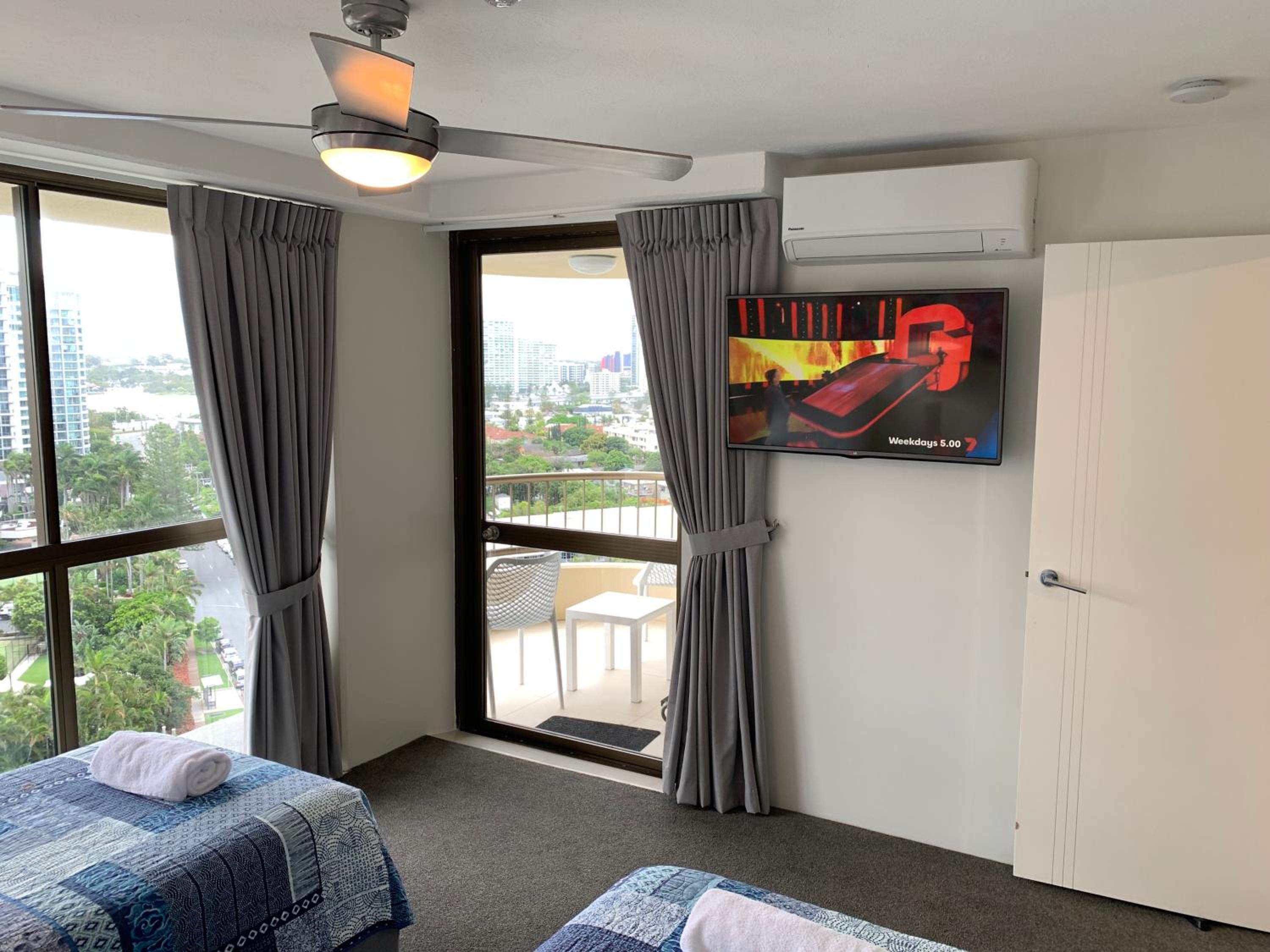 Three-Bedroom Ocean View Apartment - Photo 25
