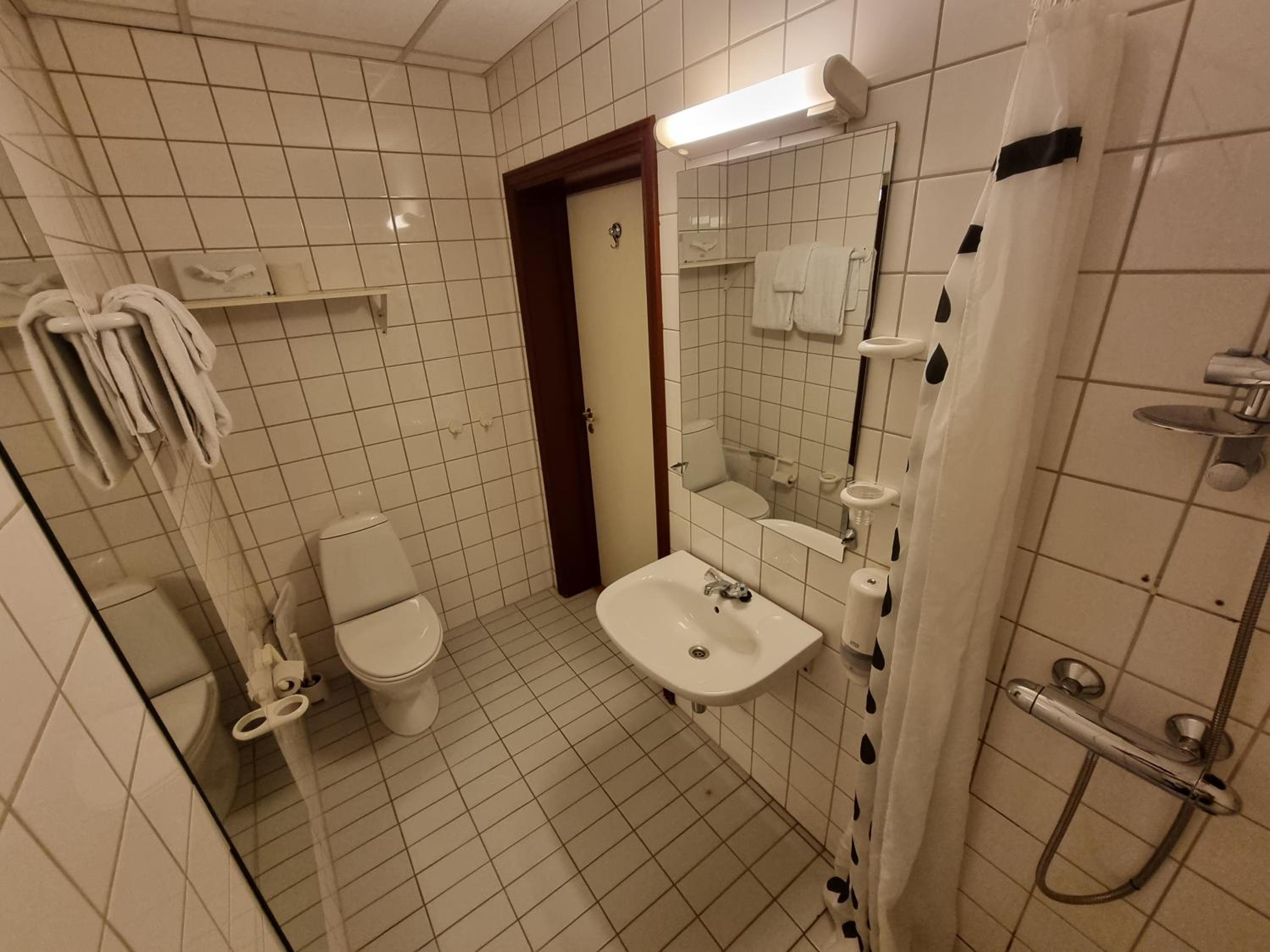 Twin Room - Photo 2