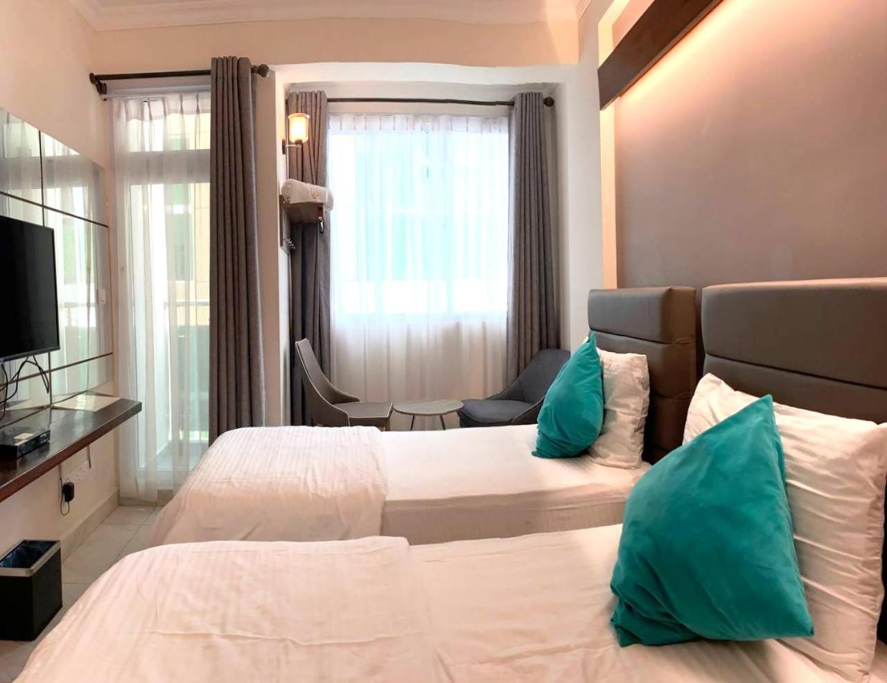 Superior Double or Twin Room with City View photo 2
