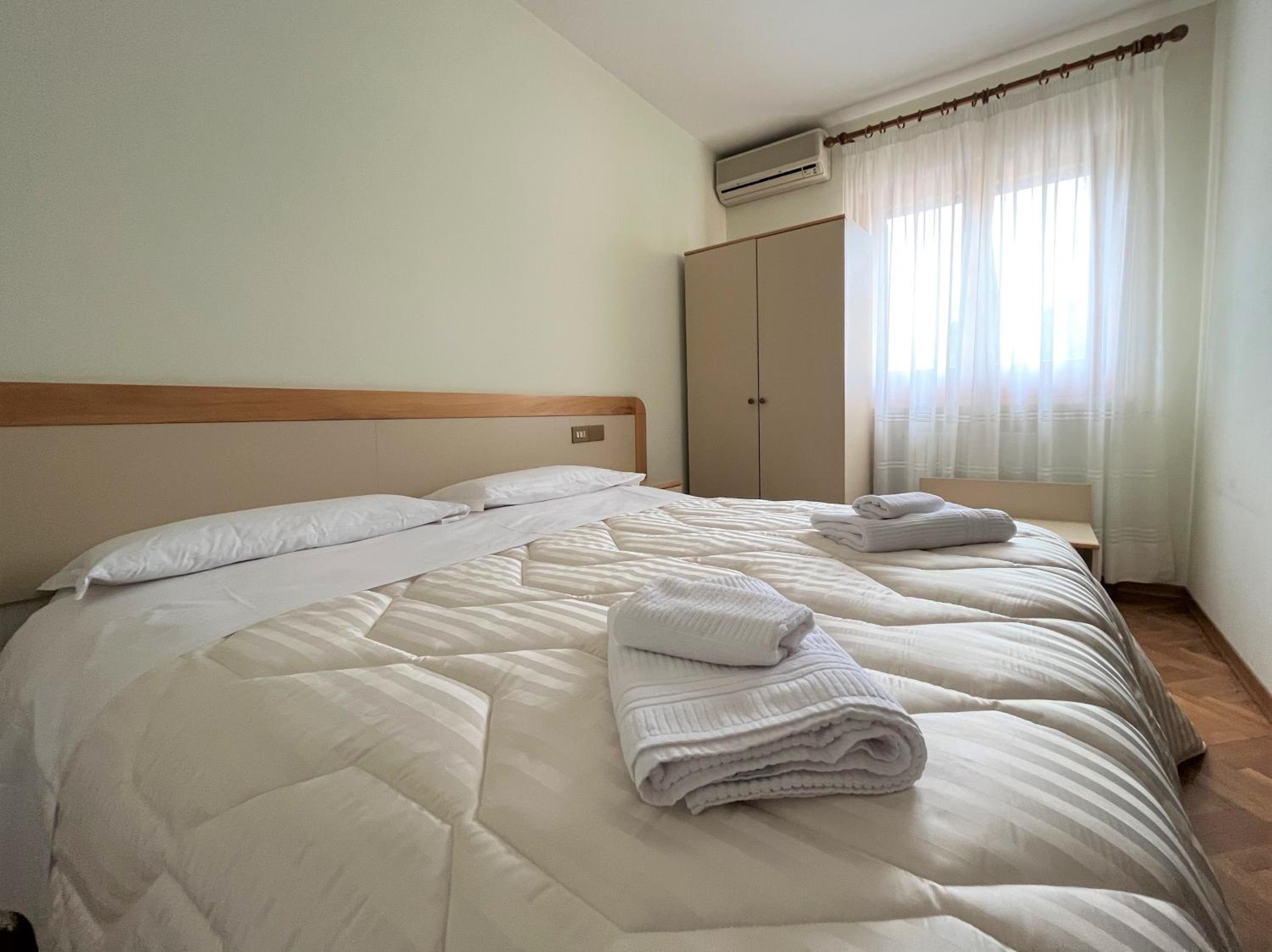 Double or Twin Room - Photo 5