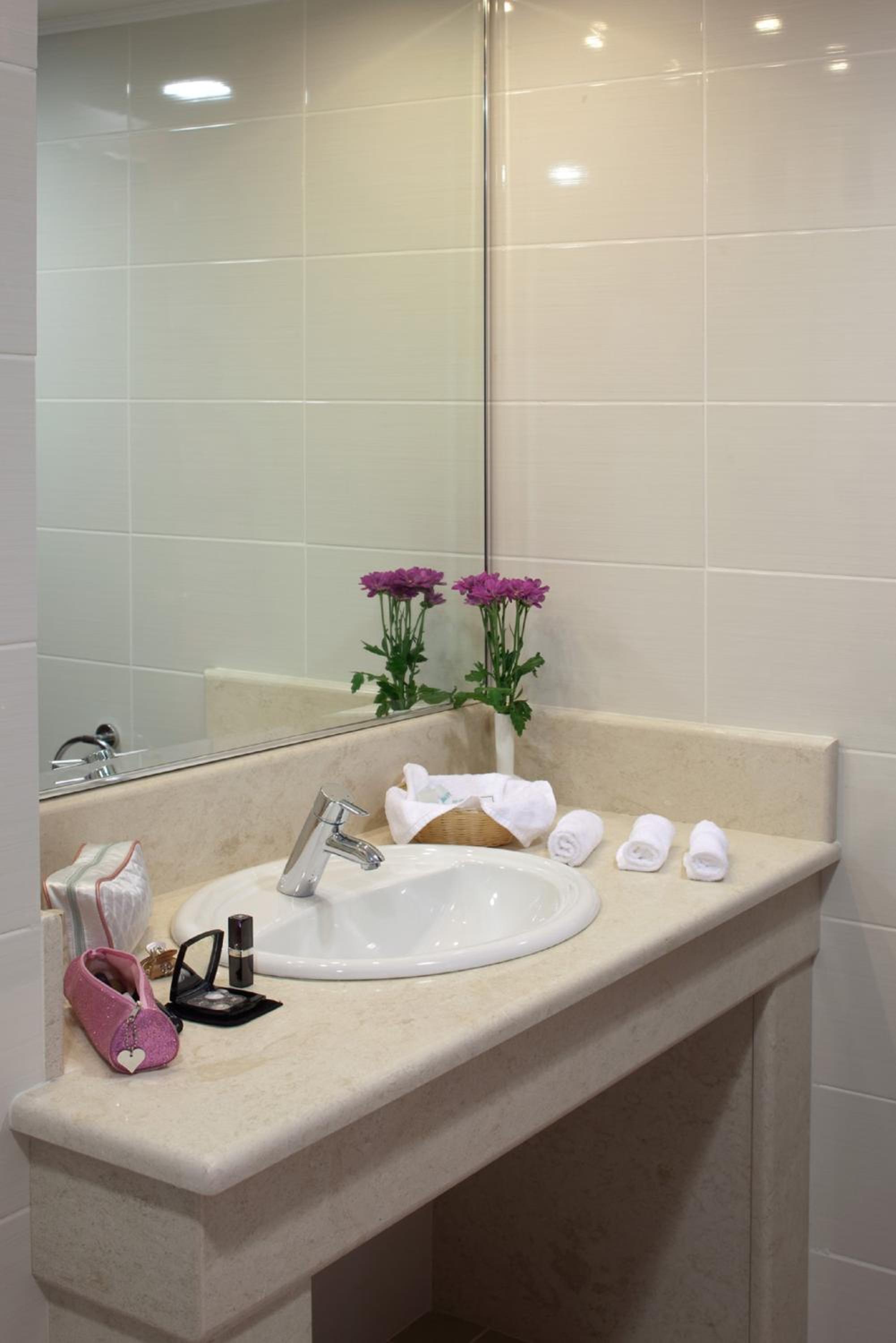 Double or Twin Room - Photo 4
