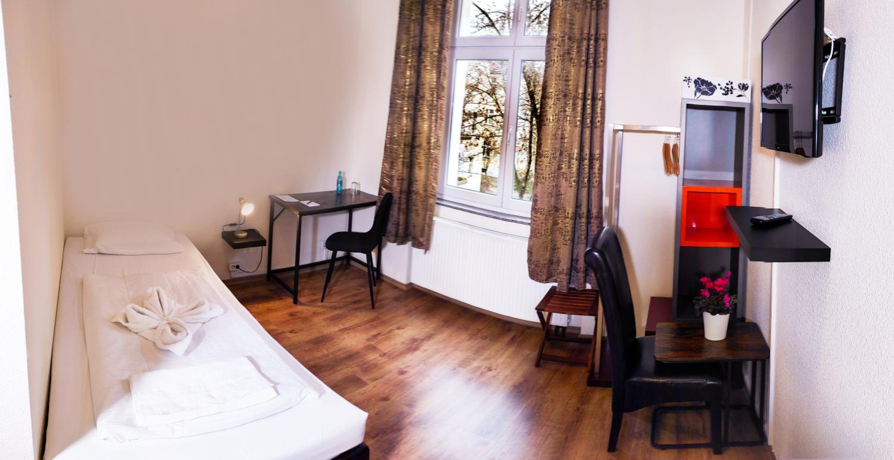 Small Single Room photo 1