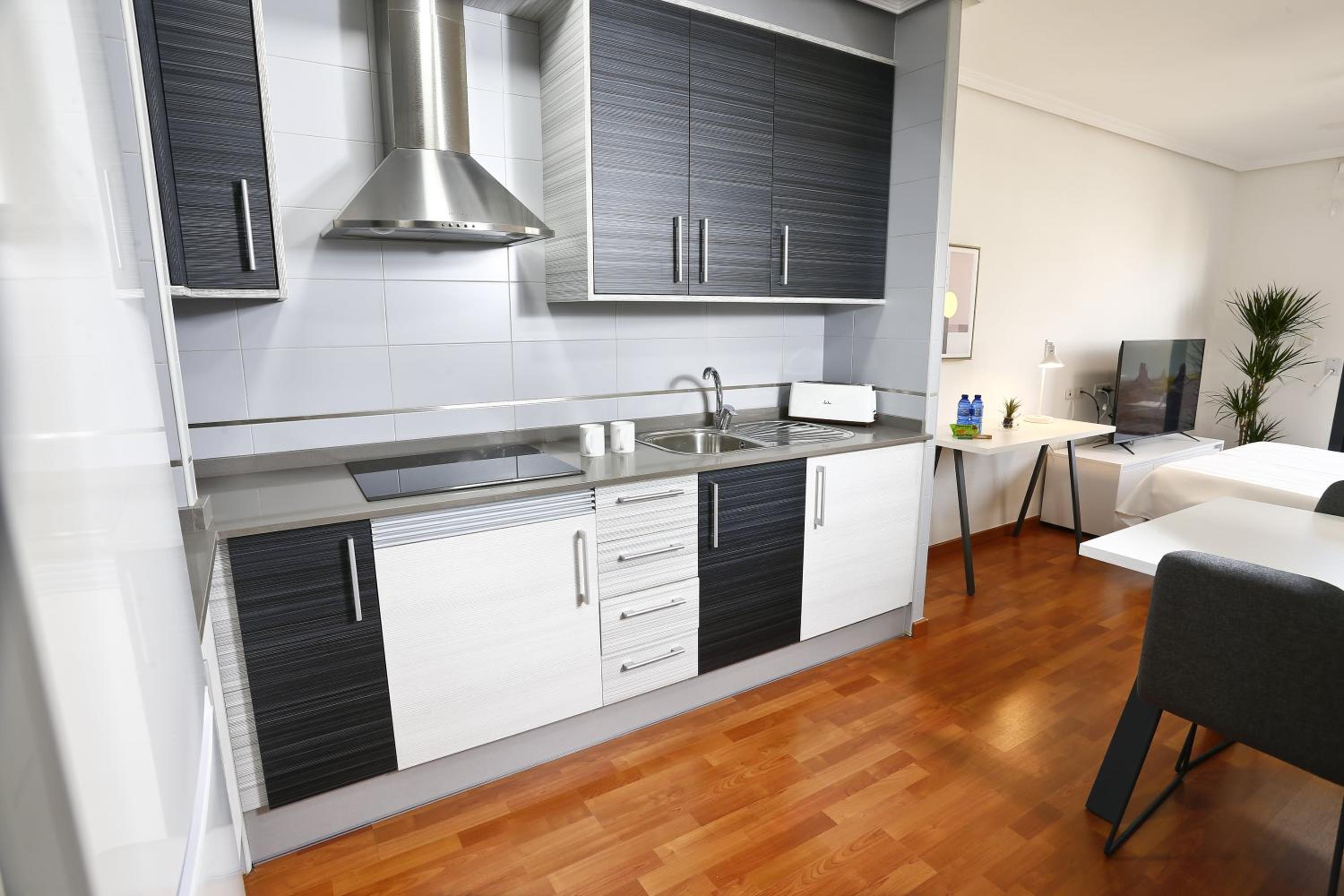 Apartment with Terrace - Photo 19