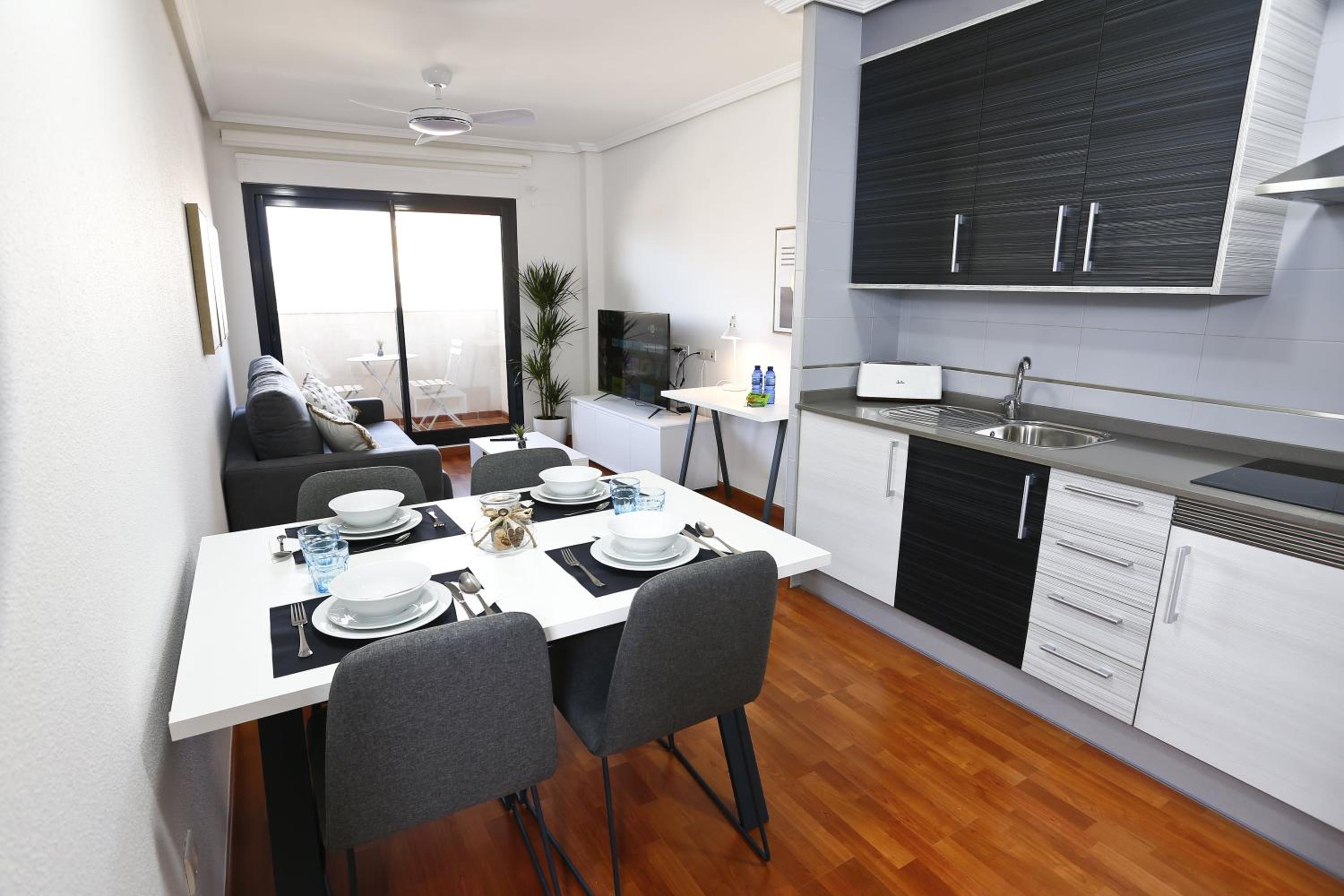 Apartment with Terrace - Photo 2